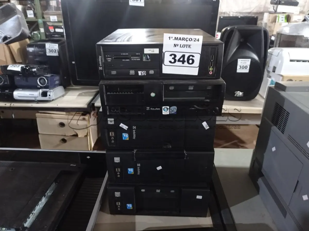 LOTE 346 - 05 CPU’S MARCAS E MODELOS DIVERSOS. (NO ESTADO) ATENÇÃO! FAZER A VISITAÇÃO ANTES DE ARREMATAR, NÃO SABEMOS SE FUNCIONA. LEILÃO NÃO TEM GARANTIA E NEM DEVOLUÇÃO, SUJEITO A POSSÍVEIS AVARIAS VISÍVEIS/OCULTAS E/OU AUSÊNCIA DE COMPONENTES.