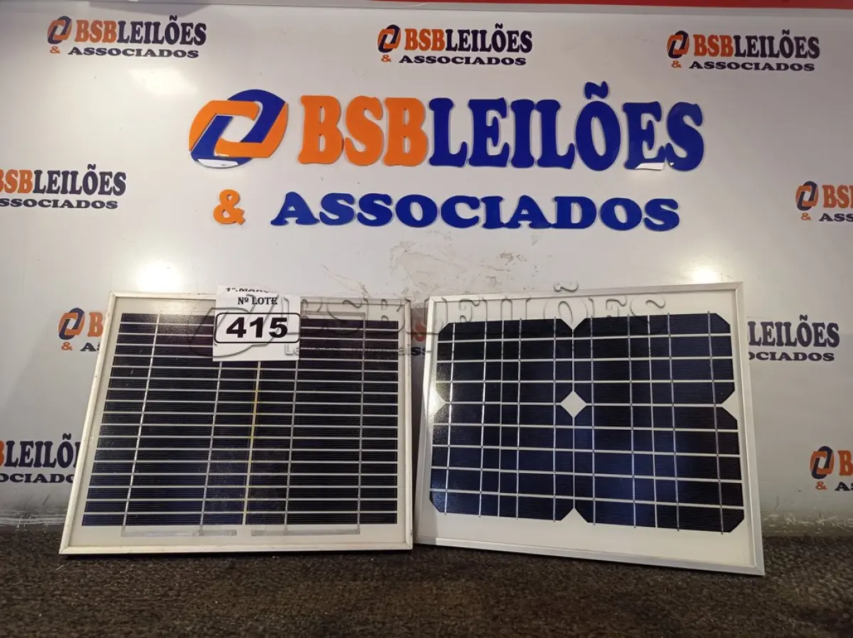 LOTE 415 - 02 PAINÉIS SOLARES 18V 10W. (NO ESTADO) ATENÇÃO! FAZER A VISITAÇÃO ANTES DE ARREMATAR, NÃO SABEMOS SE FUNCIONA. LEILÃO NÃO TEM GARANTIA E NEM DEVOLUÇÃO, SUJEITO A POSSÍVEIS AVARIAS VISÍVEIS/OCULTAS E/OU AUSÊNCIA DE COMPONENTES.
