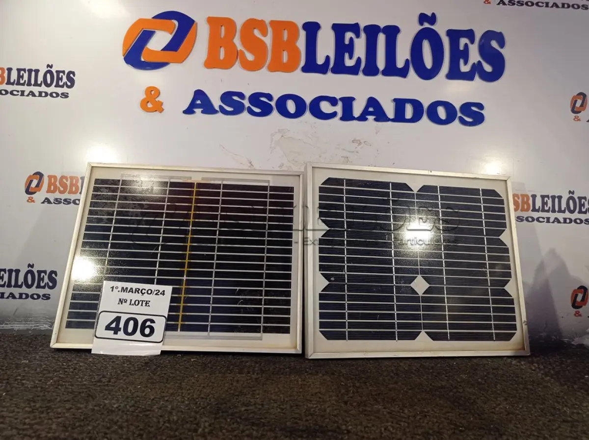 LOTE 406 - 02 PAINÉIS SOLARES 18V 10W. (NO ESTADO) ATENÇÃO! FAZER A VISITAÇÃO ANTES DE ARREMATAR, NÃO SABEMOS SE FUNCIONA. LEILÃO NÃO TEM GARANTIA E NEM DEVOLUÇÃO, SUJEITO A POSSÍVEIS AVARIAS VISÍVEIS/OCULTAS E/OU AUSÊNCIA DE COMPONENTES.