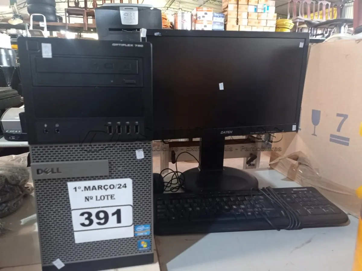 LOTE 391 - 01 CPU, 01 MONITOR, 01 TECLADO E 01 MOUSE. (NO ESTADO) ATENÇÃO! FAZER A VISITAÇÃO ANTES DE ARREMATAR, NÃO SABEMOS SE FUNCIONA. LEILÃO NÃO TEM GARANTIA E NEM DEVOLUÇÃO, SUJEITO A POSSÍVEIS AVARIAS VISÍVEIS/OCULTAS E/OU AUSÊNCIA DE COMPONENTES.