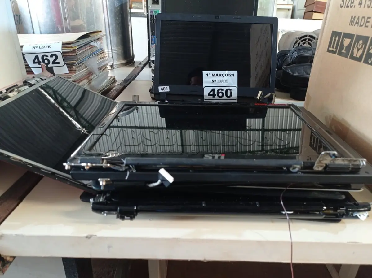 LOTE 460 - 01 LOTE COM PEÇAS PARA NOTEBOOKS. (NO ESTADO) ATENÇÃO! FAZER A VISITAÇÃO ANTES DE ARREMATAR, NÃO SABEMOS SE FUNCIONA. LEILÃO NÃO TEM GARANTIA E NEM DEVOLUÇÃO, SUJEITO A POSSÍVEIS AVARIAS VISÍVEIS/OCULTAS E/OU AUSÊNCIA DE COMPONENTES.