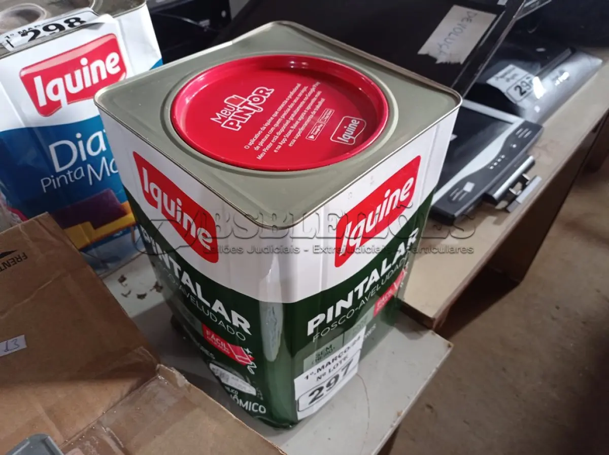 LOTE 297 - 01 LATA DE TINTA IQUINE PINTALAR FOSCO AVELUDADO 18L NA COR VERDE PISCINA. (NO ESTADO) ATENÇÃO! FAZER A VISITAÇÃO ANTES DE ARREMATAR, NÃO SABEMOS SE FUNCIONA. LEILÃO NÃO TEM GARANTIA E NEM DEVOLUÇÃO, SUJEITO A POSSÍVEIS AVARIAS VISÍVEIS/OCULTAS E/OU AUSÊNCIA DE COMPONENTES.