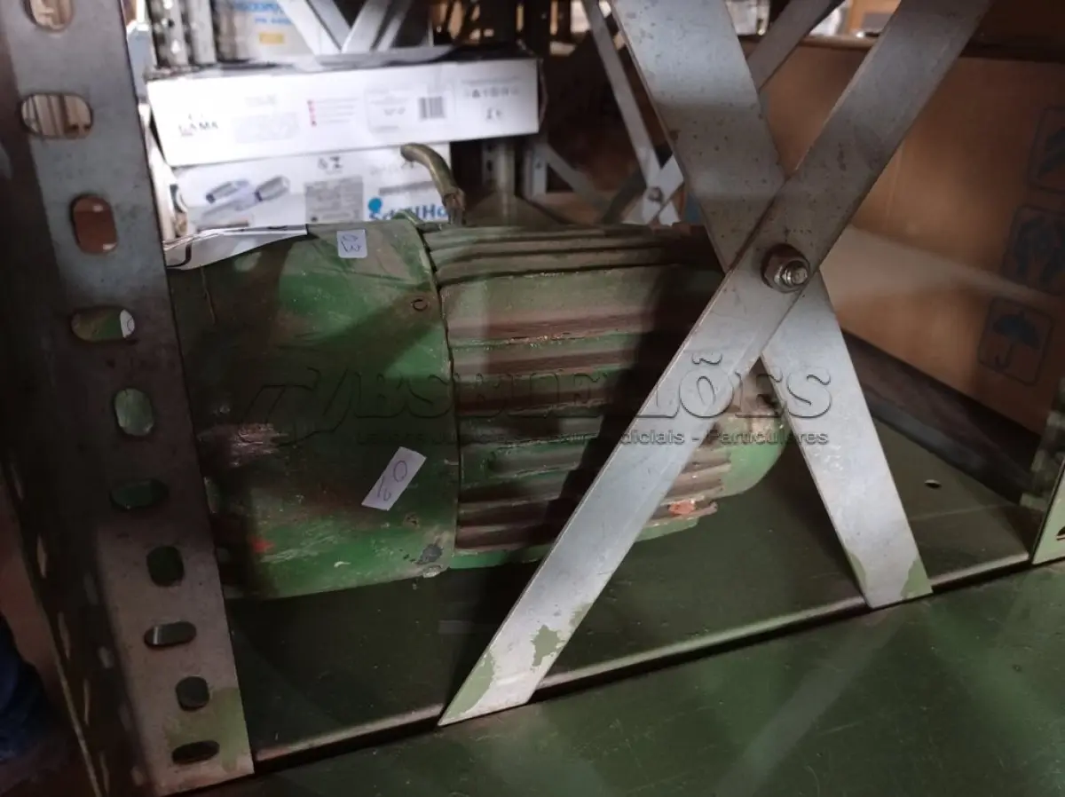 LOTE 217 - 01 MOTOR ELÉTRICO. (NO ESTADO) ATENÇÃO! FAZER A VISITAÇÃO ANTES DE ARREMATAR, NÃO SABEMOS SE FUNCIONA. LEILÃO NÃO TEM GARANTIA E NEM DEVOLUÇÃO, SUJEITO A POSSÍVEIS AVARIAS VISÍVEIS/OCULTAS E/OU AUSÊNCIA DE COMPONENTES.