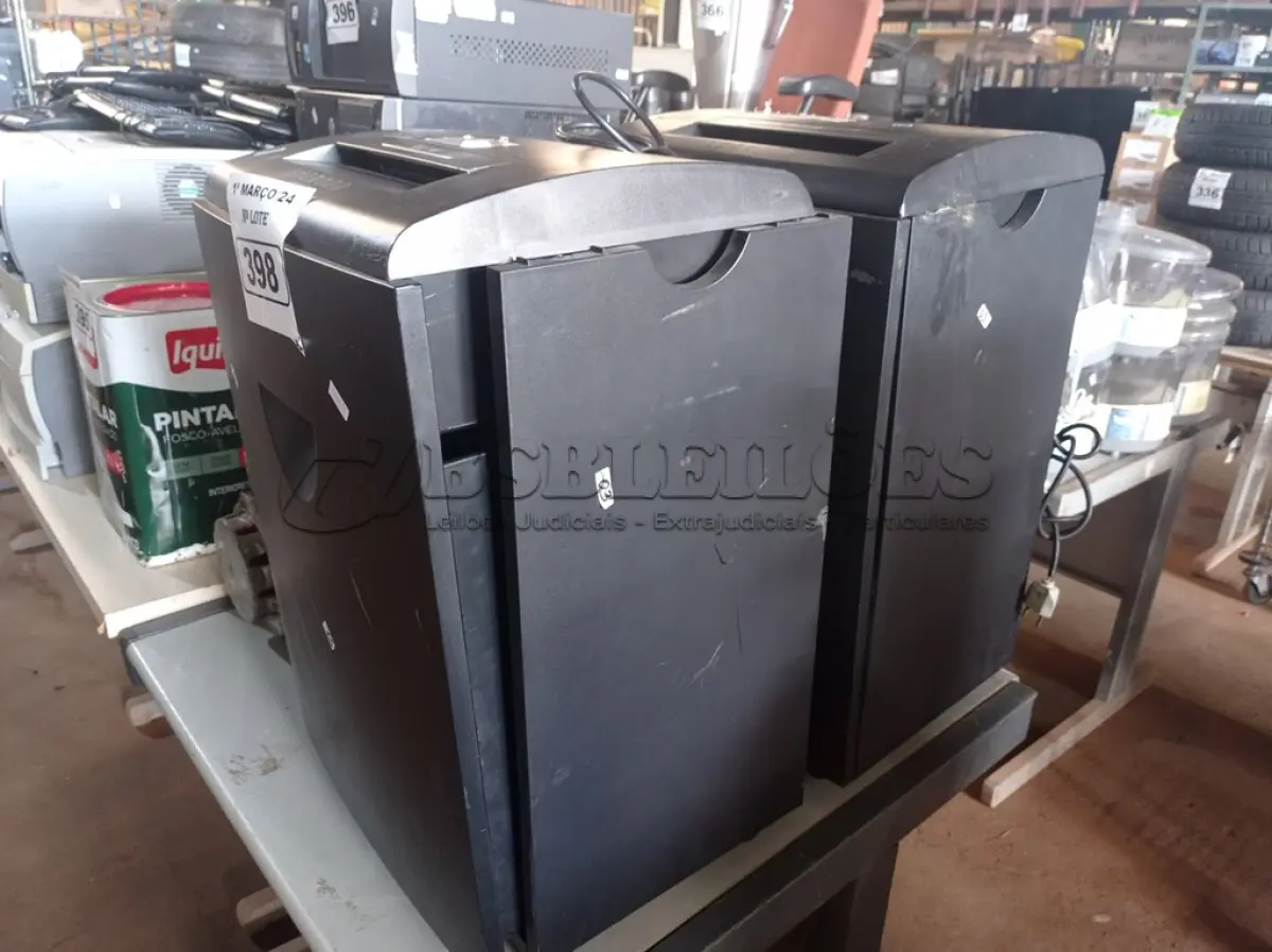 LOTE 398 - 02 FRAGMENTADORAS DE PAPEL. (NO ESTADO) ATENÇÃO! FAZER A VISITAÇÃO ANTES DE ARREMATAR, NÃO SABEMOS SE FUNCIONA. LEILÃO NÃO TEM GARANTIA E NEM DEVOLUÇÃO, SUJEITO A POSSÍVEIS AVARIAS VISÍVEIS/OCULTAS E/OU AUSÊNCIA DE COMPONENTES.