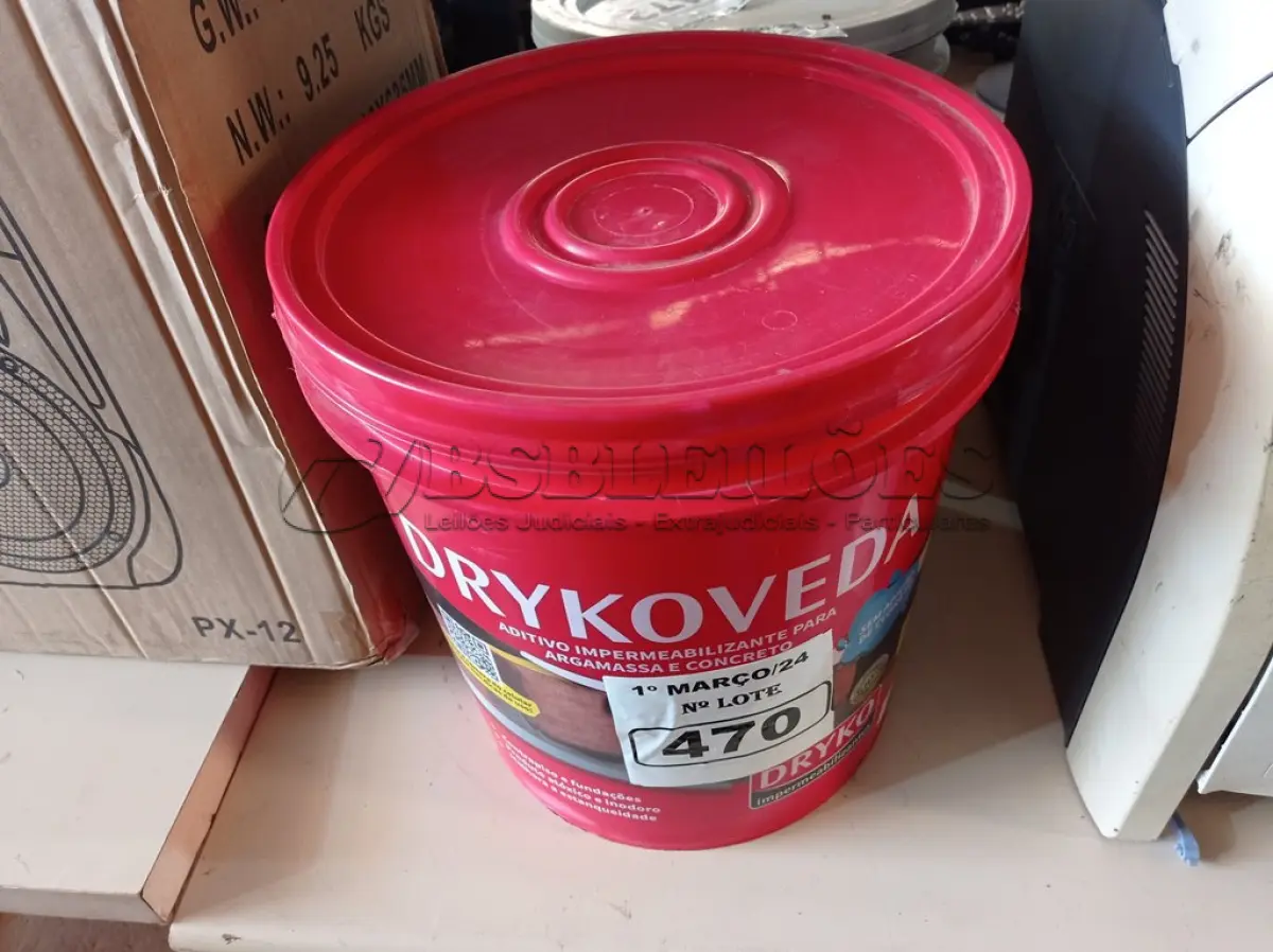 LOTE 470 - 01 BALDE DE DRYKOVEDA, ADITIVO IMPERMEABILIZANTE PARA ARGAMASSA E CONCRETO 18L. (NO ESTADO) ATENÇÃO! FAZER A VISITAÇÃO ANTES DE ARREMATAR, NÃO SABEMOS SE FUNCIONA. LEILÃO NÃO TEM GARANTIA E NEM DEVOLUÇÃO, SUJEITO A POSSÍVEIS AVARIAS VISÍVEIS/OCULTAS E/OU AUSÊNCIA DE COMPONENTES.