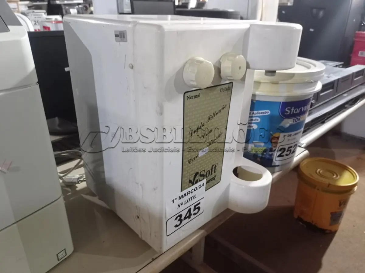 LOTE 345 - 01 PURIFICADOR DE ÁGUA MARCA SOFT. (NO ESTADO) ATENÇÃO! FAZER A VISITAÇÃO ANTES DE ARREMATAR, NÃO SABEMOS SE FUNCIONA. LEILÃO NÃO TEM GARANTIA E NEM DEVOLUÇÃO, SUJEITO A POSSÍVEIS AVARIAS VISÍVEIS/OCULTAS E/OU AUSÊNCIA DE COMPONENTES.