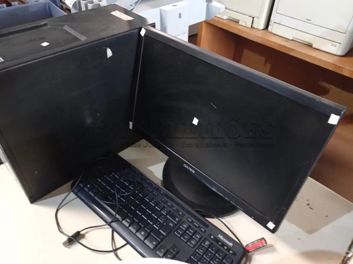 LOTE 327 - 01 CPU, 01 MONITOR E 01 TECLADO. (NO ESTADO) ATENÇÃO! FAZER A VISITAÇÃO ANTES DE ARREMATAR, NÃO SABEMOS SE FUNCIONA. LEILÃO NÃO TEM GARANTIA E NEM DEVOLUÇÃO, SUJEITO A POSSÍVEIS AVARIAS VISÍVEIS/OCULTAS E/OU AUSÊNCIA DE COMPONENTES.