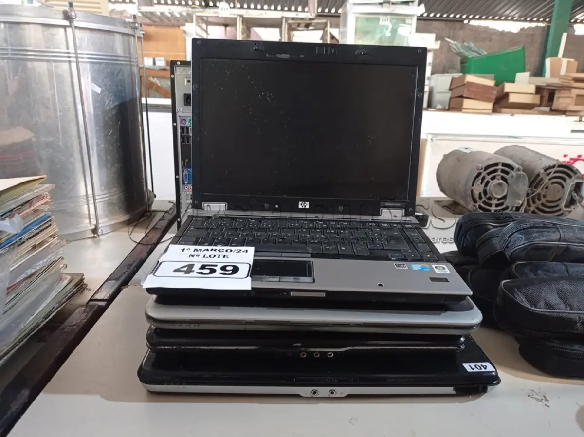 LOTE 459 - 04 NOTEBOOKS PARA RETIRADA DE PEÇAS. (NO ESTADO) ATENÇÃO! FAZER A VISITAÇÃO ANTES DE ARREMATAR, NÃO SABEMOS SE FUNCIONA. LEILÃO NÃO TEM GARANTIA E NEM DEVOLUÇÃO, SUJEITO A POSSÍVEIS AVARIAS VISÍVEIS/OCULTAS E/OU AUSÊNCIA DE COMPONENTES.