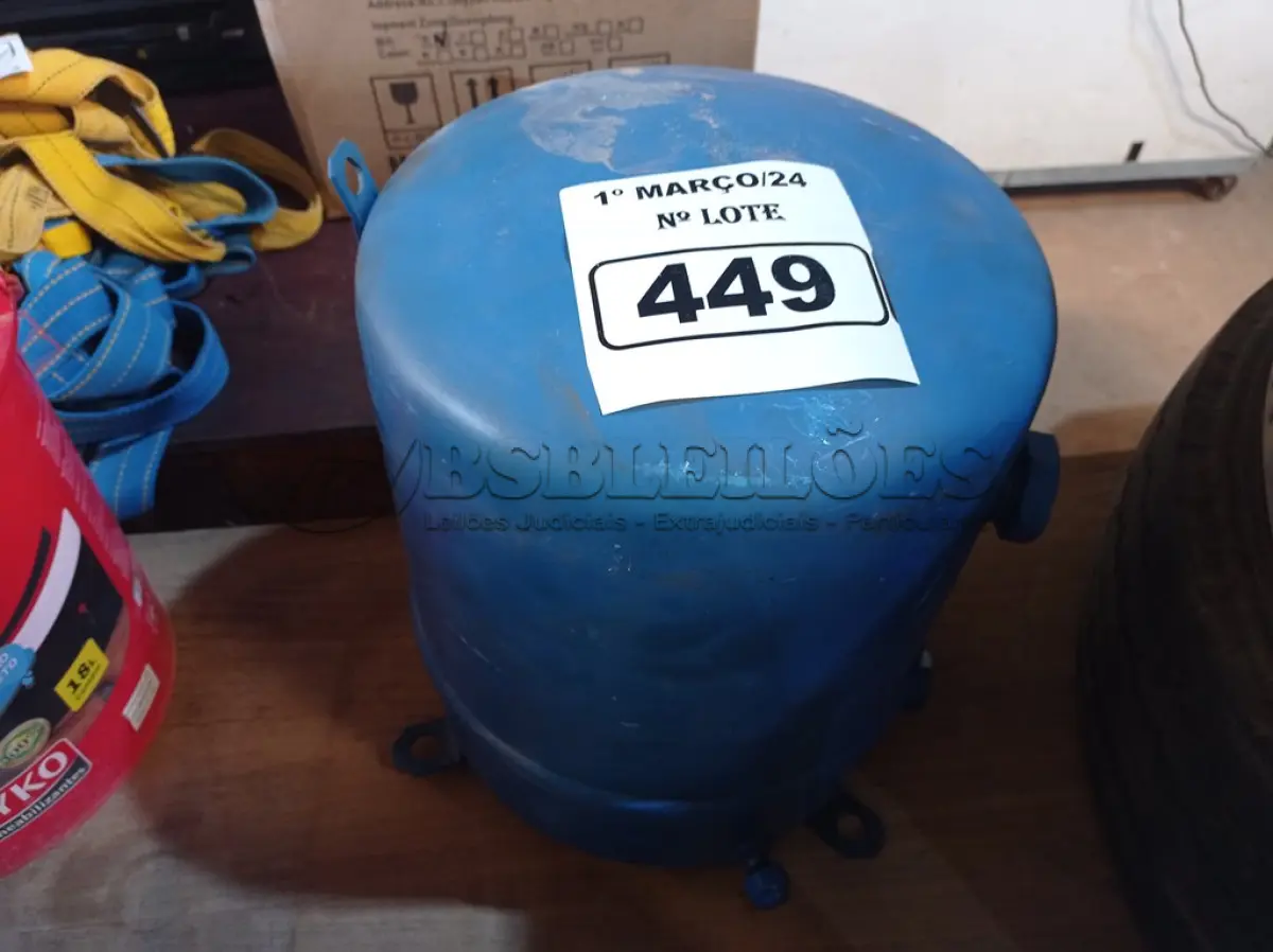 LOTE 449 - 01 MOTOR COMPRESSOR DE REFRIGERAÇÃO. (NO ESTADO) ATENÇÃO! FAZER A VISITAÇÃO ANTES DE ARREMATAR, NÃO SABEMOS SE FUNCIONA. LEILÃO NÃO TEM GARANTIA E NEM DEVOLUÇÃO, SUJEITO A POSSÍVEIS AVARIAS VISÍVEIS/OCULTAS E/OU AUSÊNCIA DE COMPONENTES.