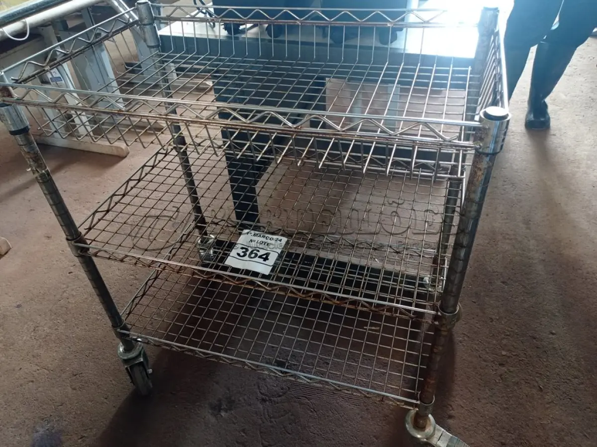 LOTE 364 - 01 CARRINHO PARA TRANSPORTE DE ALIMENTOS. (NO ESTADO) ATENÇÃO! FAZER A VISITAÇÃO ANTES DE ARREMATAR, NÃO SABEMOS SE FUNCIONA. LEILÃO NÃO TEM GARANTIA E NEM DEVOLUÇÃO, SUJEITO A POSSÍVEIS AVARIAS VISÍVEIS/OCULTAS E/OU AUSÊNCIA DE COMPONENTES.