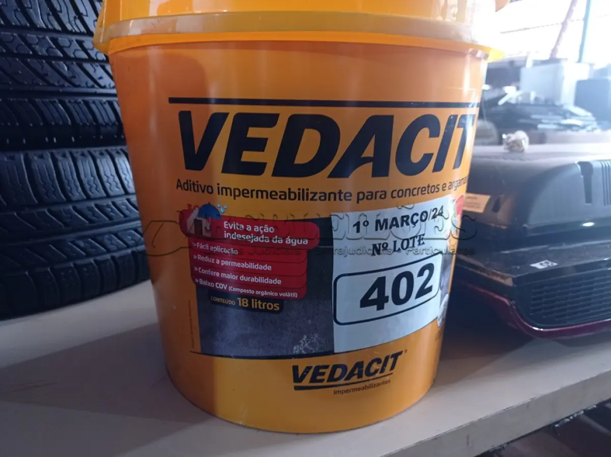LOTE 402 - 01 BALDE DE VEDACIT, ADITIVO IMPERMEABILIZANTE PARA CONCRETOS E ARGAMASSAS. (NO ESTADO) ATENÇÃO! FAZER A VISITAÇÃO ANTES DE ARREMATAR, NÃO SABEMOS SE FUNCIONA. LEILÃO NÃO TEM GARANTIA E NEM DEVOLUÇÃO, SUJEITO A POSSÍVEIS AVARIAS VISÍVEIS/OCULTAS E/OU AUSÊNCIA DE COMPONENTES.