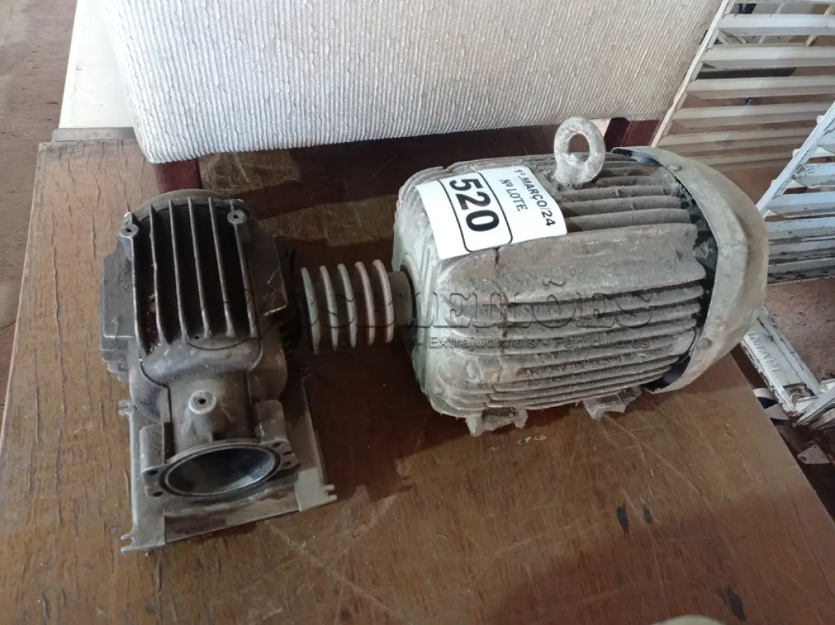 LOTE 520 - 02 MOTORES ELÉTRICOS. (NO ESTADO) ATENÇÃO! FAZER A VISITAÇÃO ANTES DE ARREMATAR, NÃO SABEMOS SE FUNCIONA. LEILÃO NÃO TEM GARANTIA E NEM DEVOLUÇÃO, SUJEITO A POSSÍVEIS AVARIAS VISÍVEIS/OCULTAS E/OU AUSÊNCIA DE COMPONENTES.