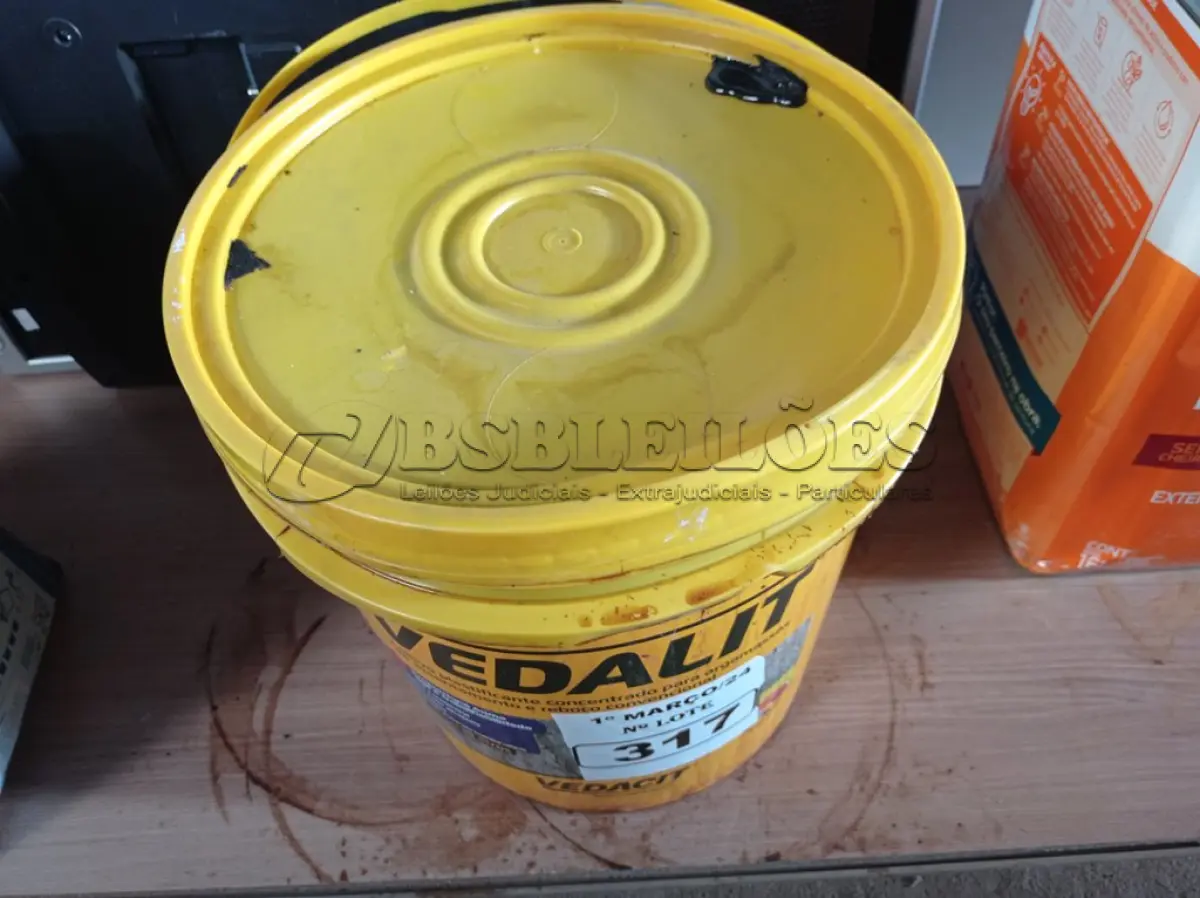 LOTE 317 - 01 BALDE DE VEDALIT, ADITIVO PLASTIFICANTE CONCENTRADO PARA ARGAMASSA DE ASSENTAMENTO E REBOCO CONVENCIONAL 18L.  (NO ESTADO) ATENÇÃO! FAZER A VISITAÇÃO ANTES DE ARREMATAR, NÃO SABEMOS SE FUNCIONA. LEILÃO NÃO TEM GARANTIA E NEM DEVOLUÇÃO, SUJEITO A POSSÍVEIS AVARIAS VISÍVEIS/OCULTAS E/OU AUSÊNCIA DE COMPONENTES.