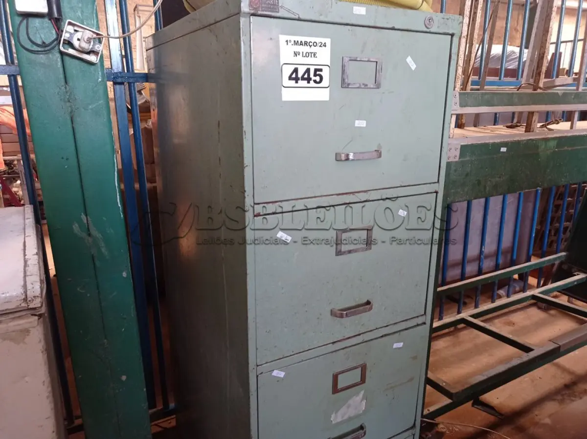 LOTE 445