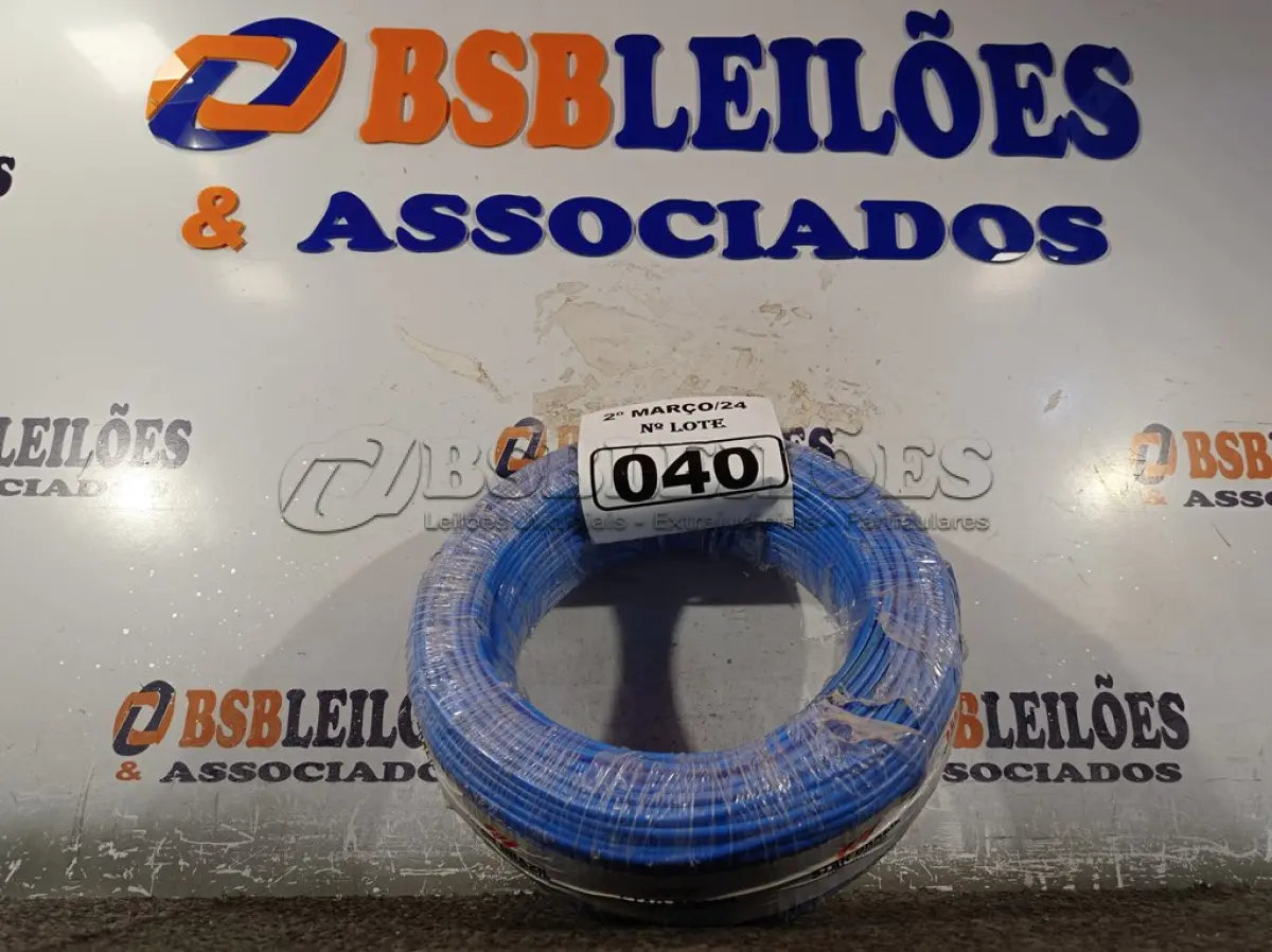 LOTE 040 - 01 ROLO DE CABO FLEXÍVEL 100M 1X4MM NA COR AZUL(NOVO). (NO ESTADO) ATENÇÃO! FAZER A VISITAÇÃO ANTES DE ARREMATAR, NÃO SABEMOS SE FUNCIONA. LEILÃO NÃO TEM GARANTIA E NEM DEVOLUÇÃO, SUJEITO A POSSÍVEIS AVARIAS VISÍVEIS/OCULTAS E/OU AUSÊNCIA DE COMPONENTES.