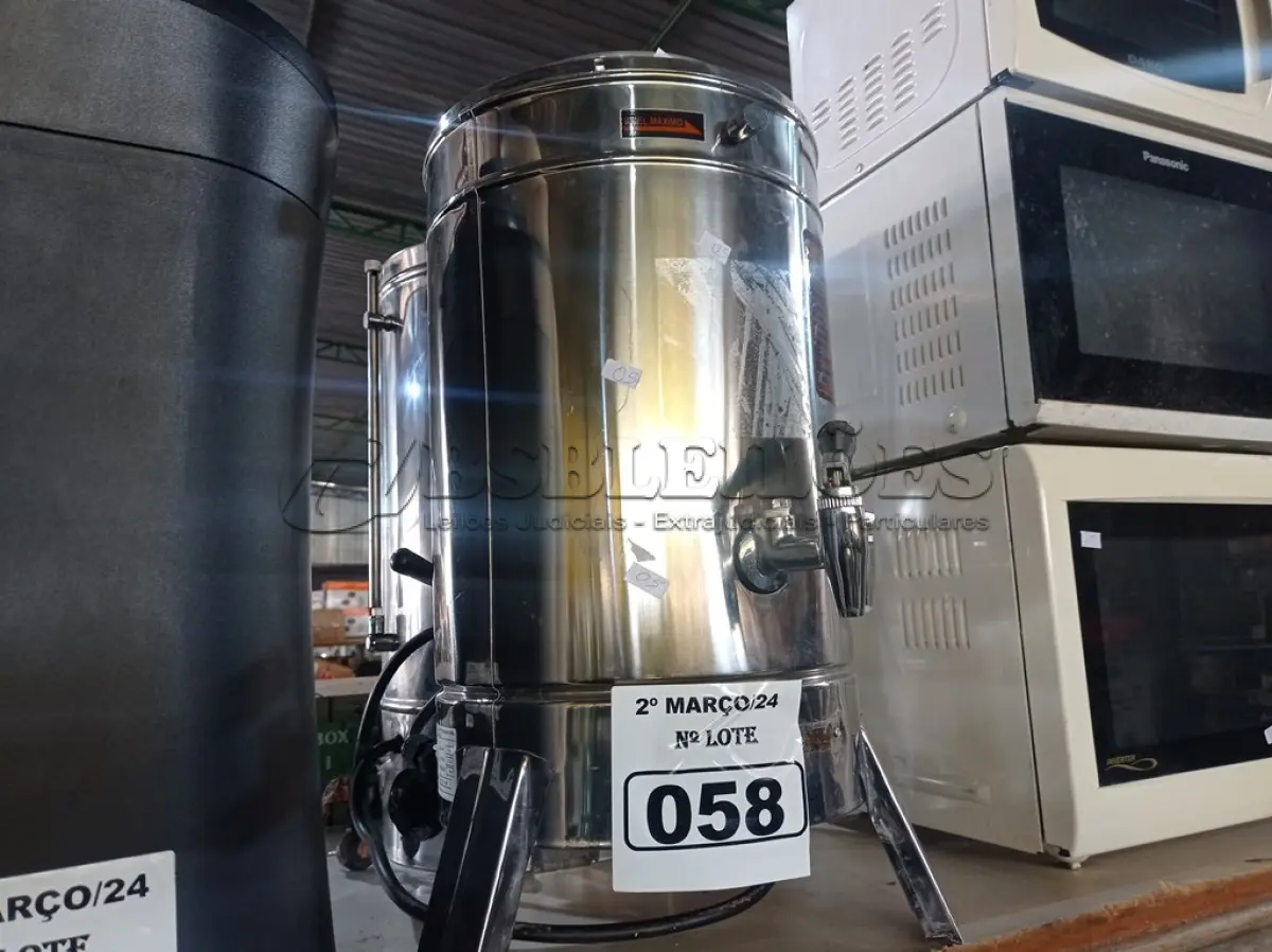 LOTE 058 - 02 CAFETEIRAS INDUSTRIAL. (NO ESTADO) ATENÇÃO! FAZER A VISITAÇÃO ANTES DE ARREMATAR, NÃO SABEMOS SE FUNCIONA. LEILÃO NÃO TEM GARANTIA E NEM DEVOLUÇÃO, SUJEITO A POSSÍVEIS AVARIAS VISÍVEIS/OCULTAS E/OU AUSÊNCIA DE COMPONENTES.