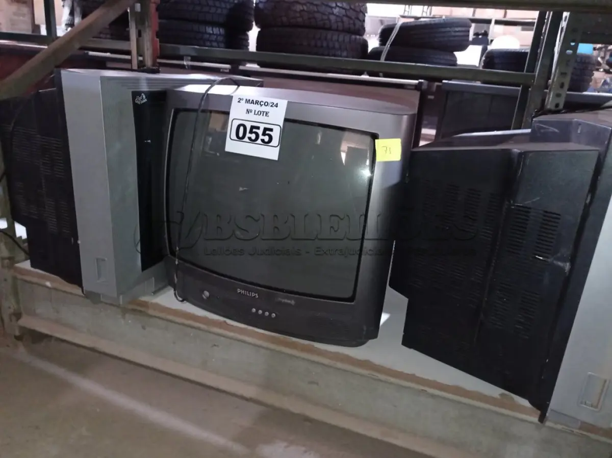 LOTE 055 - 03 TV’S DE TUBO MARCAS E MODELOS DIVERSOS. (NO ESTADO) ATENÇÃO! FAZER A VISITAÇÃO ANTES DE ARREMATAR, NÃO SABEMOS SE FUNCIONA. LEILÃO NÃO TEM GARANTIA E NEM DEVOLUÇÃO, SUJEITO A POSSÍVEIS AVARIAS VISÍVEIS/OCULTAS E/OU AUSÊNCIA DE COMPONENTES.