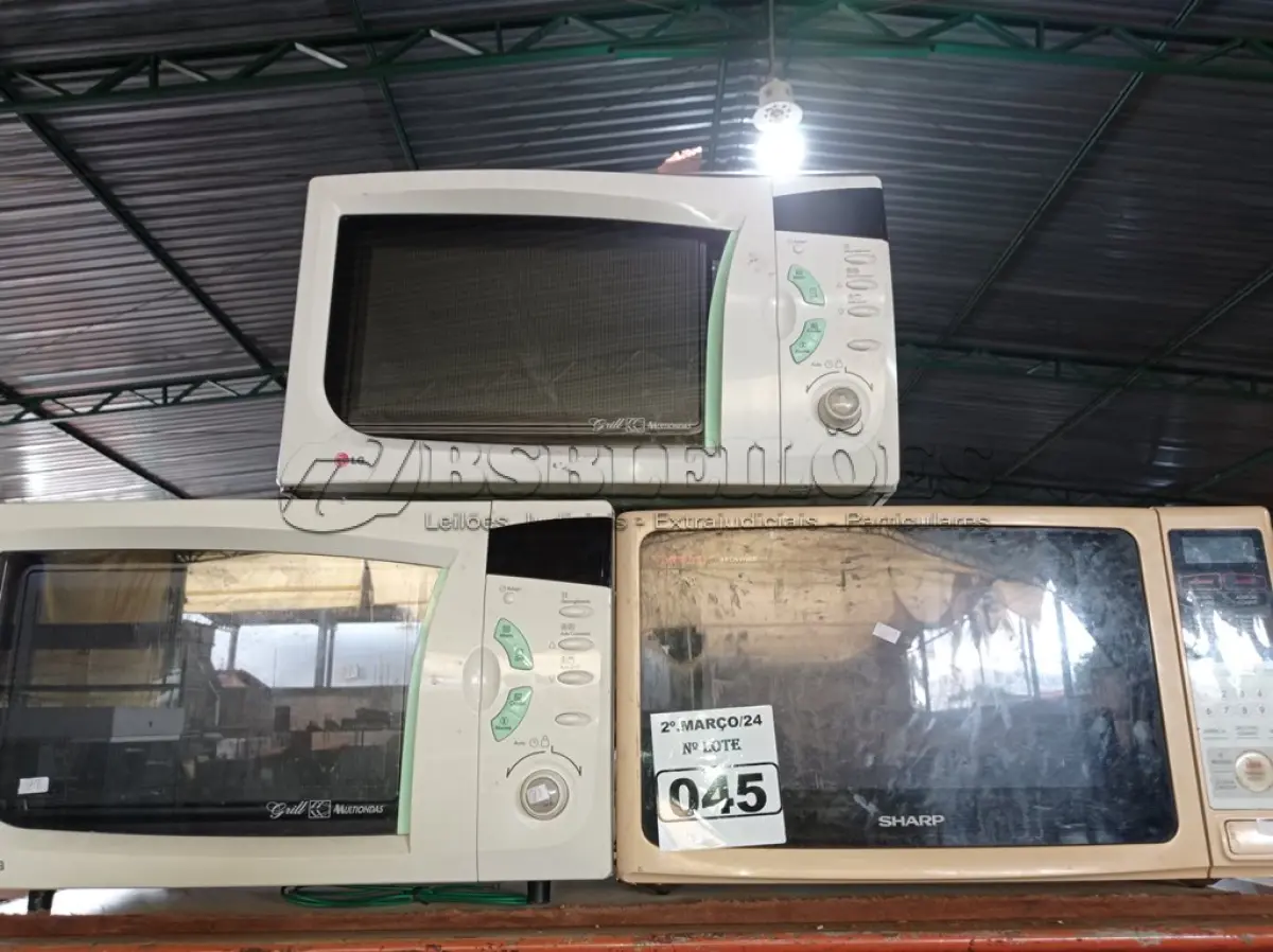 LOTE 045 - 03 MICRO-ONDAS MARCAS E MODELOS DIVERSOS. (NO ESTADO) ATENÇÃO! FAZER A VISITAÇÃO ANTES DE ARREMATAR, NÃO SABEMOS SE FUNCIONA. LEILÃO NÃO TEM GARANTIA E NEM DEVOLUÇÃO, SUJEITO A POSSÍVEIS AVARIAS VISÍVEIS/OCULTAS E/OU AUSÊNCIA DE COMPONENTES.