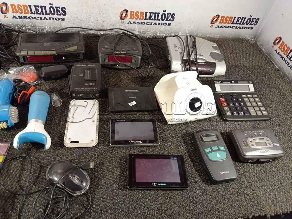 LOTE 008 - 01 LOTE COM ELETRÔNICOS DIVERSOS. (NO ESTADO) ATENÇÃO! FAZER A VISITAÇÃO ANTES DE ARREMATAR, NÃO SABEMOS SE FUNCIONA. LEILÃO NÃO TEM GARANTIA E NEM DEVOLUÇÃO, SUJEITO A POSSÍVEIS AVARIAS VISÍVEIS/OCULTAS E/OU AUSÊNCIA DE COMPONENTES.