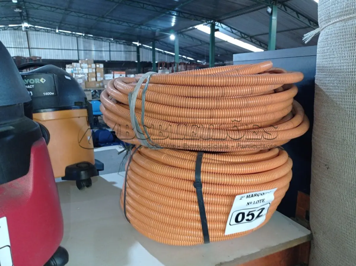 LOTE 052 - 02 ROLOS DE MANGUEIRA CORRUGADA. (NO ESTADO) ATENÇÃO! FAZER A VISITAÇÃO ANTES DE ARREMATAR, NÃO SABEMOS SE FUNCIONA. LEILÃO NÃO TEM GARANTIA E NEM DEVOLUÇÃO, SUJEITO A POSSÍVEIS AVARIAS VISÍVEIS/OCULTAS E/OU AUSÊNCIA DE COMPONENTES.