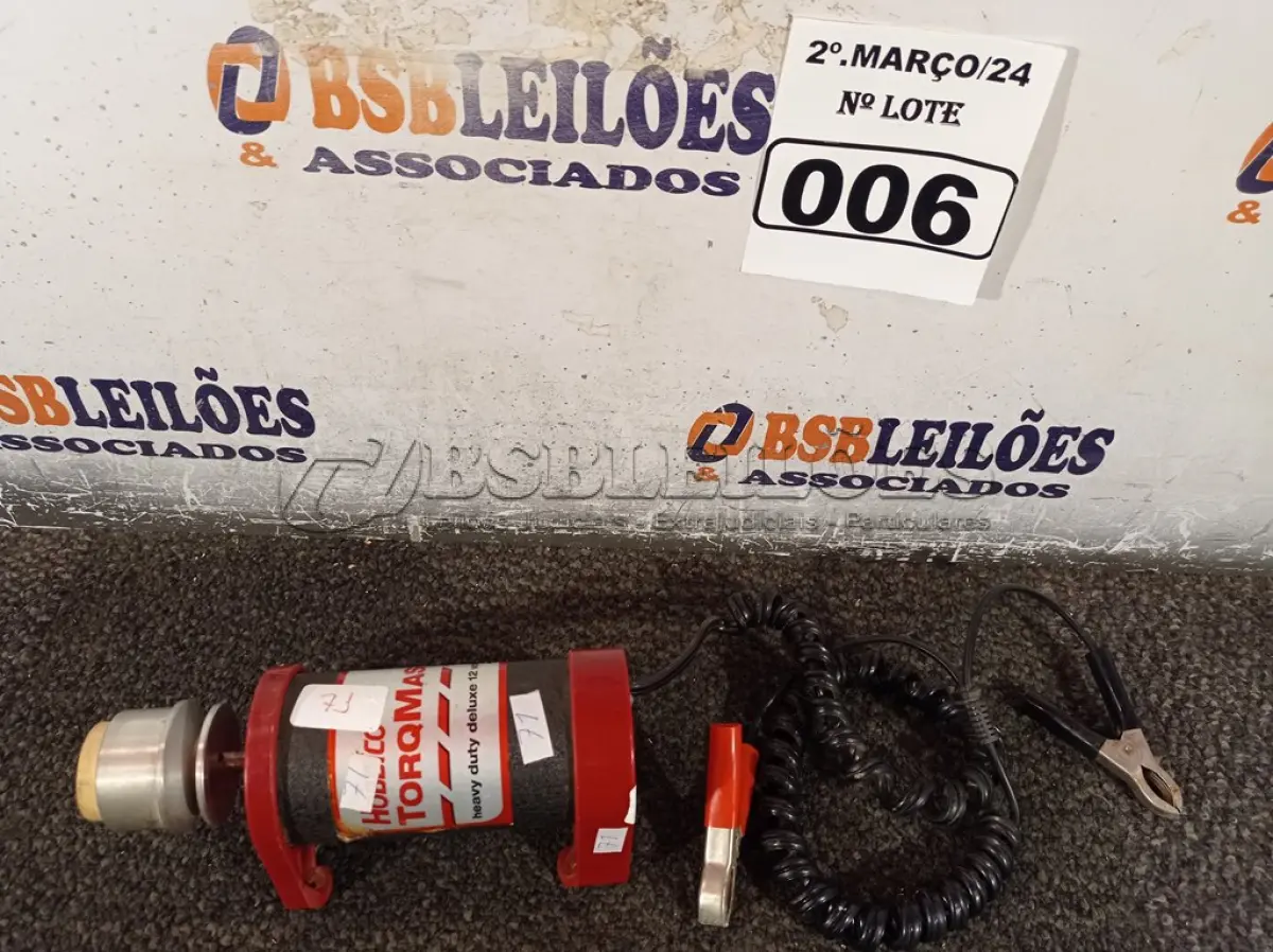 LOTE 006 - 01 TORKMASTER 180 12V. (NO ESTADO) ATENÇÃO! FAZER A VISITAÇÃO ANTES DE ARREMATAR, NÃO SABEMOS SE FUNCIONA. LEILÃO NÃO TEM GARANTIA E NEM DEVOLUÇÃO, SUJEITO A POSSÍVEIS AVARIAS VISÍVEIS/OCULTAS E/OU AUSÊNCIA DE COMPONENTES.