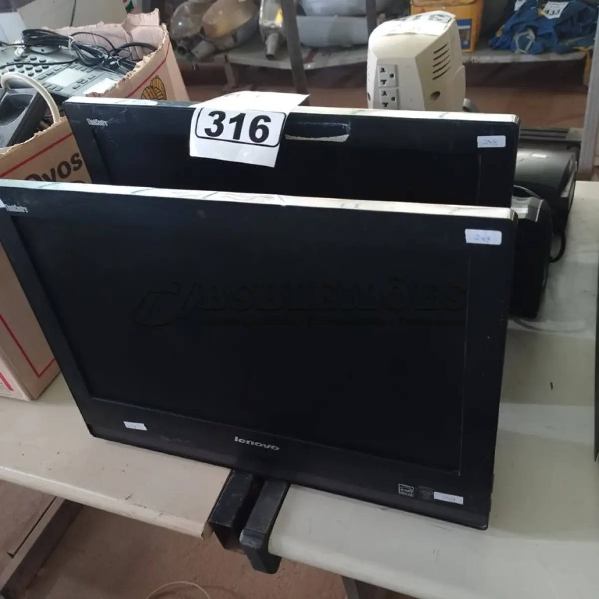 LOTE 316 - 02 COMPUTADORES ALL IN ONE MARCAS LENOVO PARA RETIRADA DE PEÇAS. (NO ESTADO) ATENÇÃO! FAZER A VISITAÇÃO ANTES DE ARREMATAR, NÃO SABEMOS SE FUNCIONA. LEILÃO NÃO TEM GARANTIA E NEM DEVOLUÇÃO, SUJEITO A POSSÍVEIS AVARIAS VISÍVEIS/OCULTAS E/OU AUSÊNCIA DE COMPONENTES.