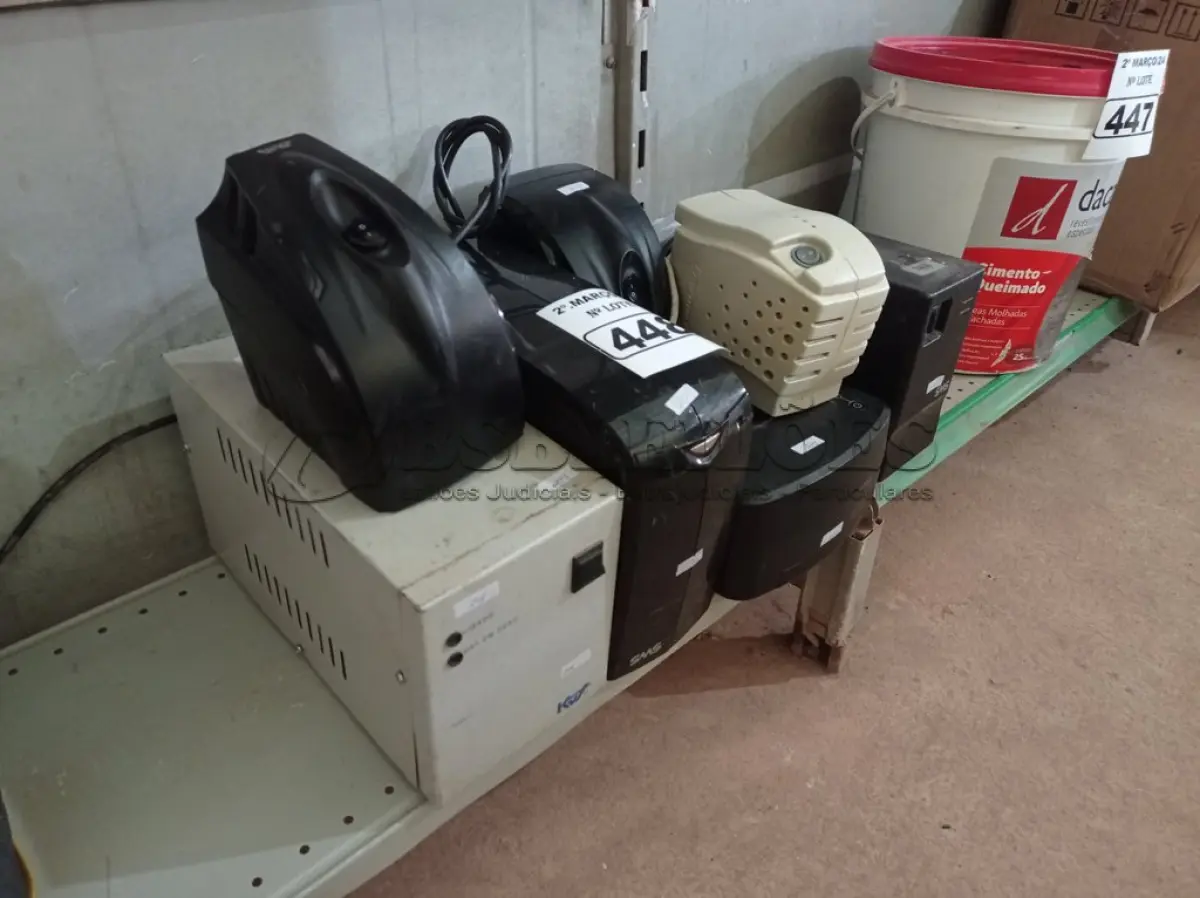 LOTE 448 - 02 NOBREAKS E 05 ESTABILIZADORES MARCAS E MODELOS DIVERSOS PARA RETIRADA DE PEÇAS. (NO ESTADO) ATENÇÃO! FAZER A VISITAÇÃO ANTES DE ARREMATAR, NÃO SABEMOS SE FUNCIONA. LEILÃO NÃO TEM GARANTIA E NEM DEVOLUÇÃO, SUJEITO A POSSÍVEIS AVARIAS VISÍVEIS/OCULTAS E/OU AUSÊNCIA DE COMPONENTES.