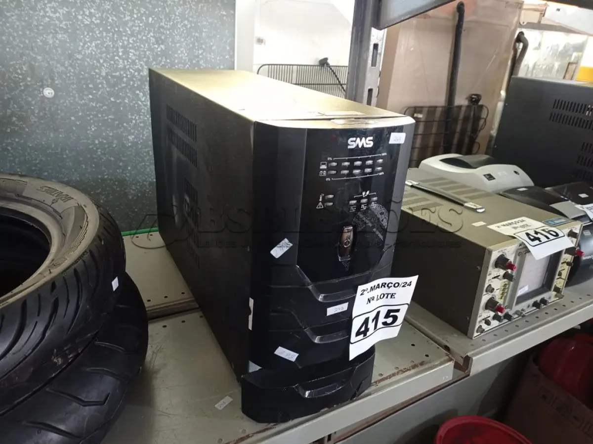 LOTE 415 - 01 NOBREAK MARCA SMS 2200VA. (NO ESTADO) ATENÇÃO! FAZER A VISITAÇÃO ANTES DE ARREMATAR, NÃO SABEMOS SE FUNCIONA. LEILÃO NÃO TEM GARANTIA E NEM DEVOLUÇÃO, SUJEITO A POSSÍVEIS AVARIAS VISÍVEIS/OCULTAS E/OU AUSÊNCIA DE COMPONENTES.