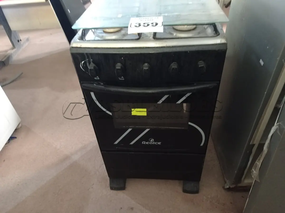 LOTE 359 - 01 FOGÃO A GÁS 04 BOCAS. (NO ESTADO) ATENÇÃO! FAZER A VISITAÇÃO ANTES DE ARREMATAR, NÃO SABEMOS SE FUNCIONA. LEILÃO NÃO TEM GARANTIA E NEM DEVOLUÇÃO, SUJEITO A POSSÍVEIS AVARIAS VISÍVEIS/OCULTAS E/OU AUSÊNCIA DE COMPONENTES.