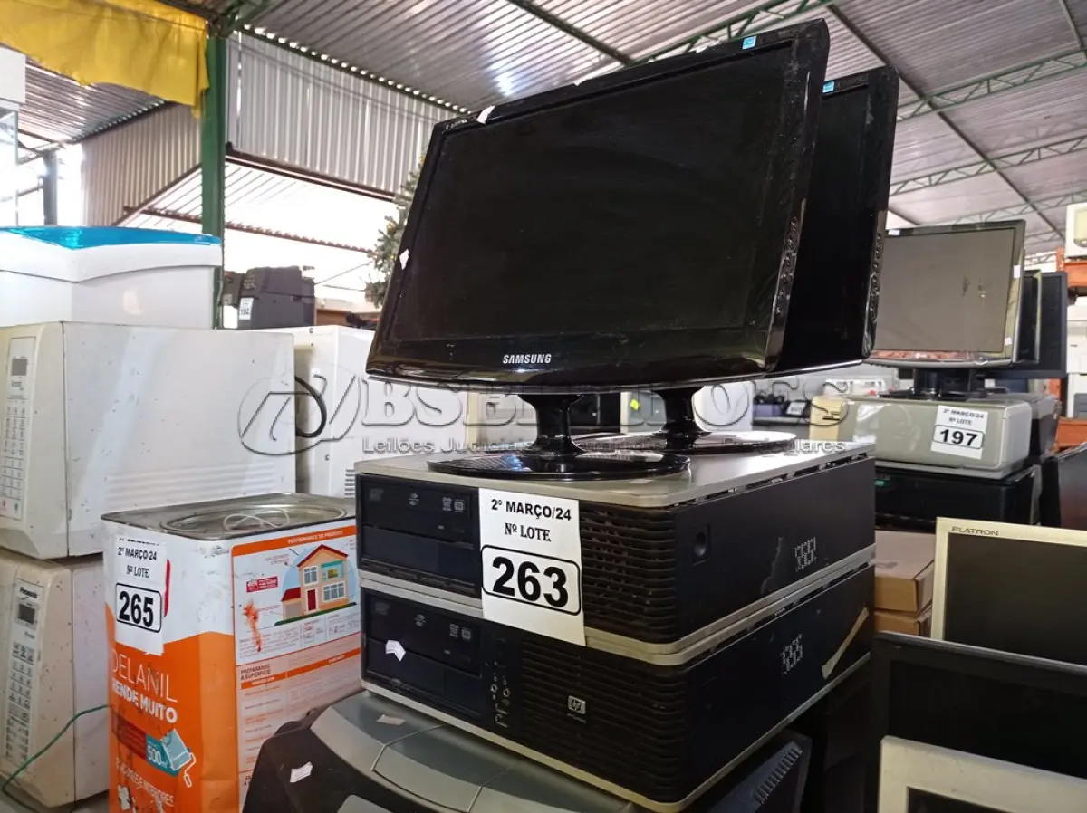 LOTE 263 - 02 IMPRESSORAS, 02 CPU’S, 02 TECLADOS E 02 MONITORES MARCAS E MODELOS DIVERSOS. (NO ESTADO) ATENÇÃO! FAZER A VISITAÇÃO ANTES DE ARREMATAR, NÃO SABEMOS SE FUNCIONA. LEILÃO NÃO TEM GARANTIA E NEM DEVOLUÇÃO, SUJEITO A POSSÍVEIS AVARIAS VISÍVEIS/OCULTAS E/OU AUSÊNCIA DE COMPONENTES.