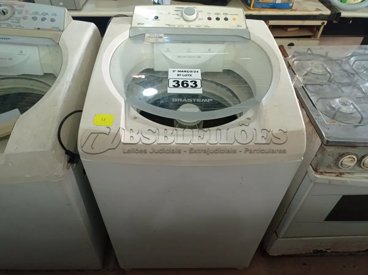 LOTE 363 - 01 MÁQUINA DE LAVAR ROUPAS MARCA BRASTEMP 11KG 220V. (NO ESTADO) ATENÇÃO! FAZER A VISITAÇÃO ANTES DE ARREMATAR, NÃO SABEMOS SE FUNCIONA. LEILÃO NÃO TEM GARANTIA E NEM DEVOLUÇÃO, SUJEITO A POSSÍVEIS AVARIAS VISÍVEIS/OCULTAS E/OU AUSÊNCIA DE COMPONENTES.