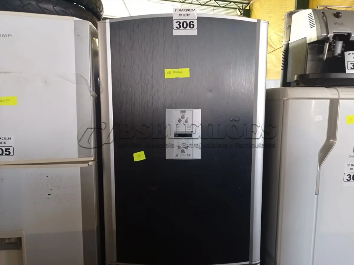 LOTE 306 - 01 GELADEIRA MARCA BRASTEMP 220V. (NO ESTADO) ATENÇÃO! FAZER A VISITAÇÃO ANTES DE ARREMATAR, NÃO SABEMOS SE FUNCIONA. LEILÃO NÃO TEM GARANTIA E NEM DEVOLUÇÃO, SUJEITO A POSSÍVEIS AVARIAS VISÍVEIS/OCULTAS E/OU AUSÊNCIA DE COMPONENTES.