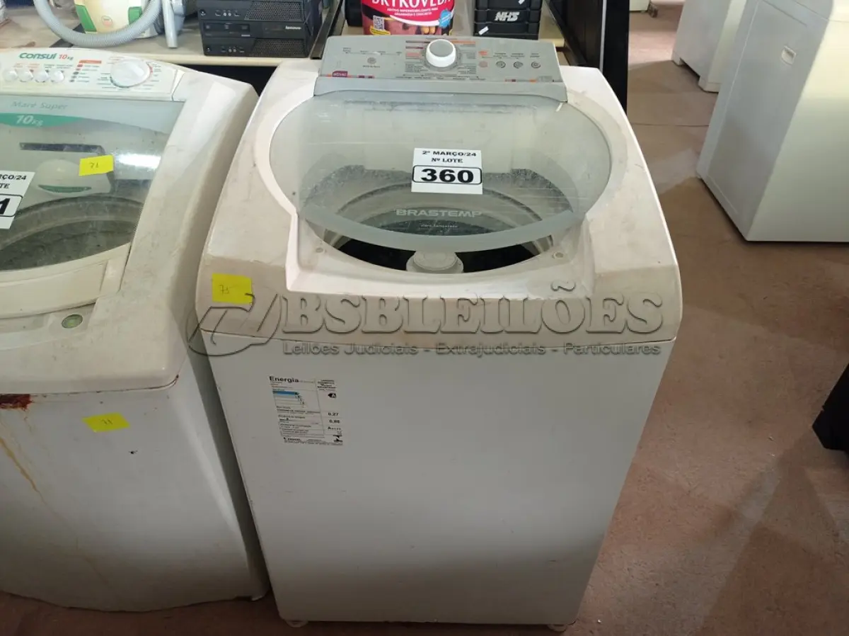 LOTE 360 - 01 MÁQUINA DE LAVAR ROUPAS MARCA BRASTEMP 11KG 220V. (NO ESTADO) ATENÇÃO! FAZER A VISITAÇÃO ANTES DE ARREMATAR, NÃO SABEMOS SE FUNCIONA. LEILÃO NÃO TEM GARANTIA E NEM DEVOLUÇÃO, SUJEITO A POSSÍVEIS AVARIAS VISÍVEIS/OCULTAS E/OU AUSÊNCIA DE COMPONENTES.