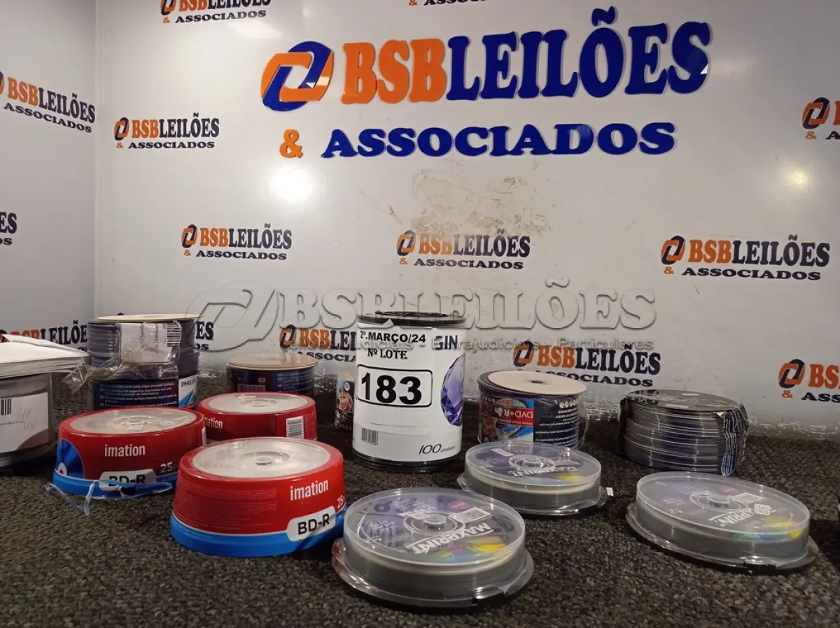 LOTE 183 - 01 LOTE COM GRANDE QUANTIDADE DE MÍDIAS DE DVD. (NO ESTADO) ATENÇÃO! FAZER A VISITAÇÃO ANTES DE ARREMATAR, NÃO SABEMOS SE FUNCIONA. LEILÃO NÃO TEM GARANTIA E NEM DEVOLUÇÃO, SUJEITO A POSSÍVEIS AVARIAS VISÍVEIS/OCULTAS E/OU AUSÊNCIA DE COMPONENTES.