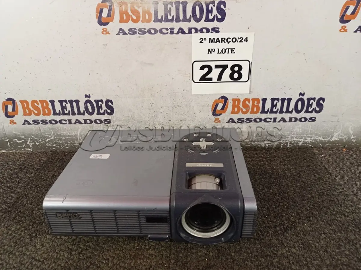 LOTE 278 - 01 PROJETOR MULTIMIDIA MARCA BENQ. (NO ESTADO) ATENÇÃO! FAZER A VISITAÇÃO ANTES DE ARREMATAR, NÃO SABEMOS SE FUNCIONA. LEILÃO NÃO TEM GARANTIA E NEM DEVOLUÇÃO, SUJEITO A POSSÍVEIS AVARIAS VISÍVEIS/OCULTAS E/OU AUSÊNCIA DE COMPONENTES.