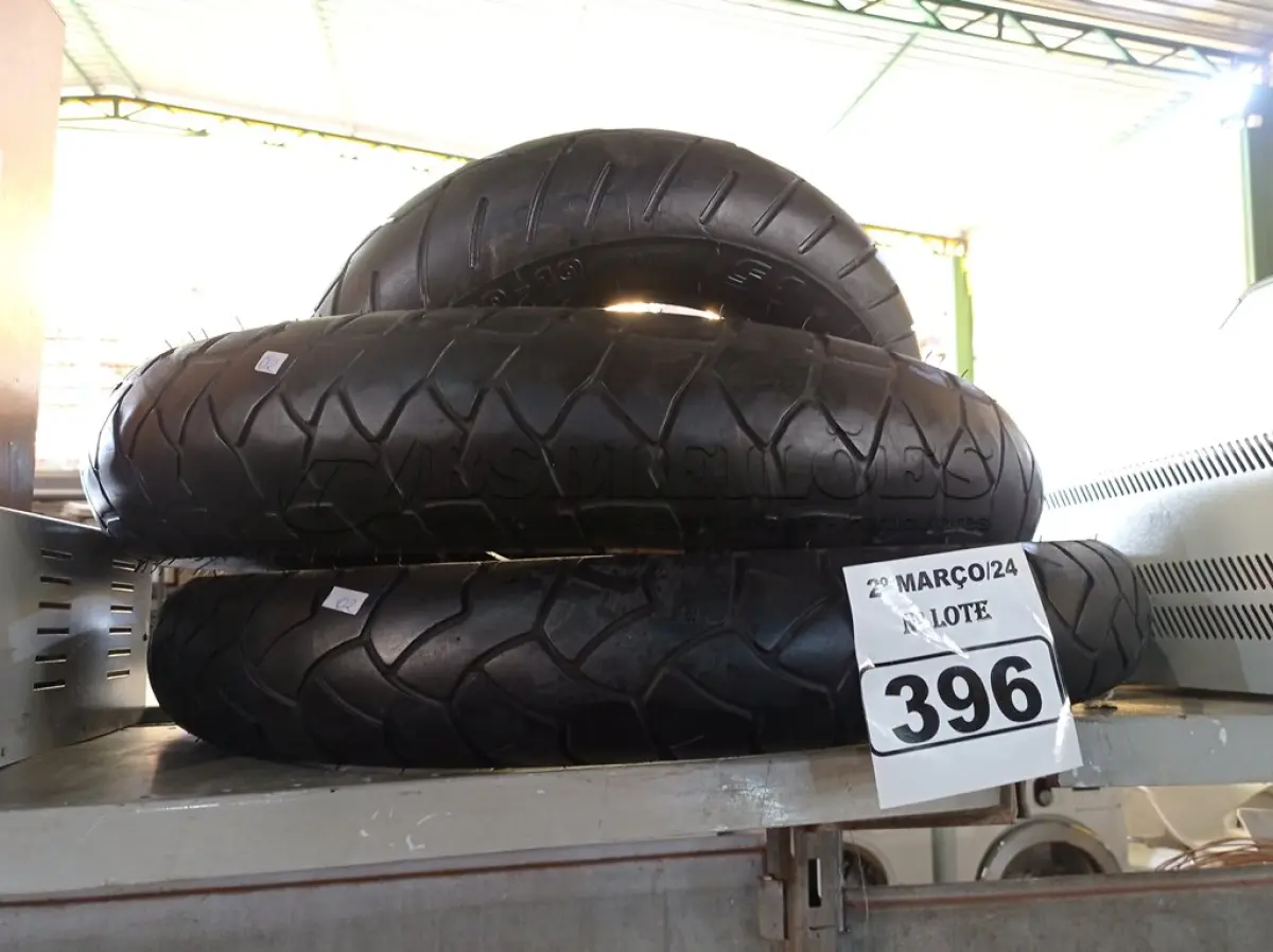 LOTE 396 - 03 PNEUS DE MOTO. (NO ESTADO) ATENÇÃO! FAZER A VISITAÇÃO ANTES DE ARREMATAR, NÃO SABEMOS SE FUNCIONA. LEILÃO NÃO TEM GARANTIA E NEM DEVOLUÇÃO, SUJEITO A POSSÍVEIS AVARIAS VISÍVEIS/OCULTAS E/OU AUSÊNCIA DE COMPONENTES.