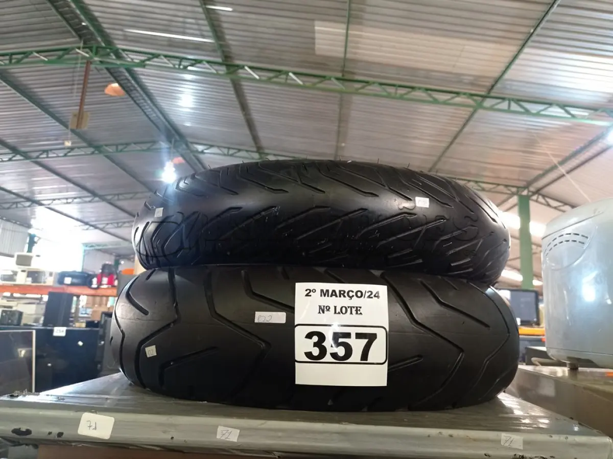 LOTE 357 - 02 PNEUS DE MOTO. (NO ESTADO) ATENÇÃO! FAZER A VISITAÇÃO ANTES DE ARREMATAR, NÃO SABEMOS SE FUNCIONA. LEILÃO NÃO TEM GARANTIA E NEM DEVOLUÇÃO, SUJEITO A POSSÍVEIS AVARIAS VISÍVEIS/OCULTAS E/OU AUSÊNCIA DE COMPONENTES.