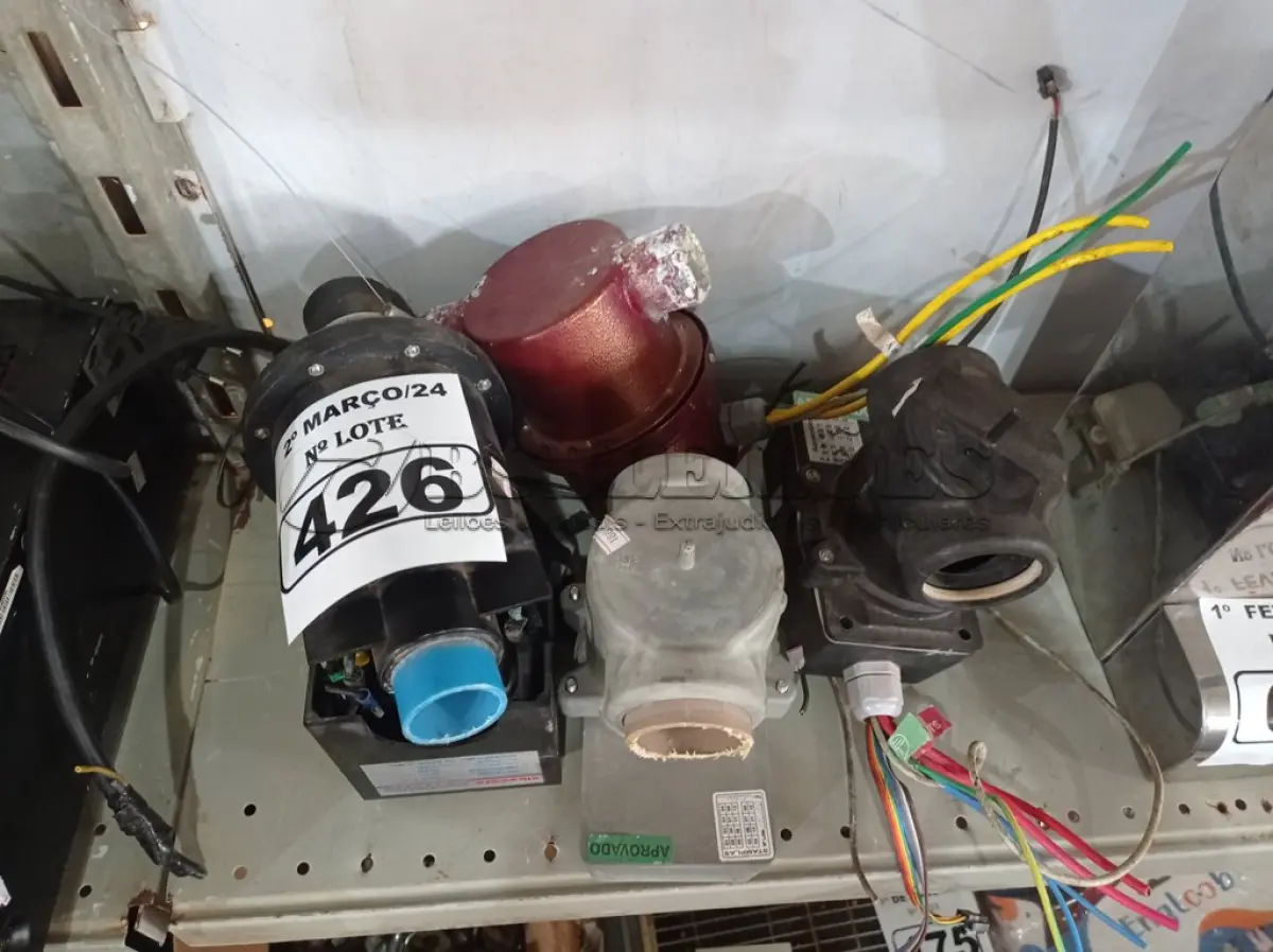 LOTE 426 - 04 AQUECEDORES PARA BANHEIRA DE HIDROMASSAGEM MARCAS E MODELOS DIVERSOS. (NO ESTADO) ATENÇÃO! FAZER A VISITAÇÃO ANTES DE ARREMATAR, NÃO SABEMOS SE FUNCIONA. LEILÃO NÃO TEM GARANTIA E NEM DEVOLUÇÃO, SUJEITO A POSSÍVEIS AVARIAS VISÍVEIS/OCULTAS E/OU AUSÊNCIA DE COMPONENTES.