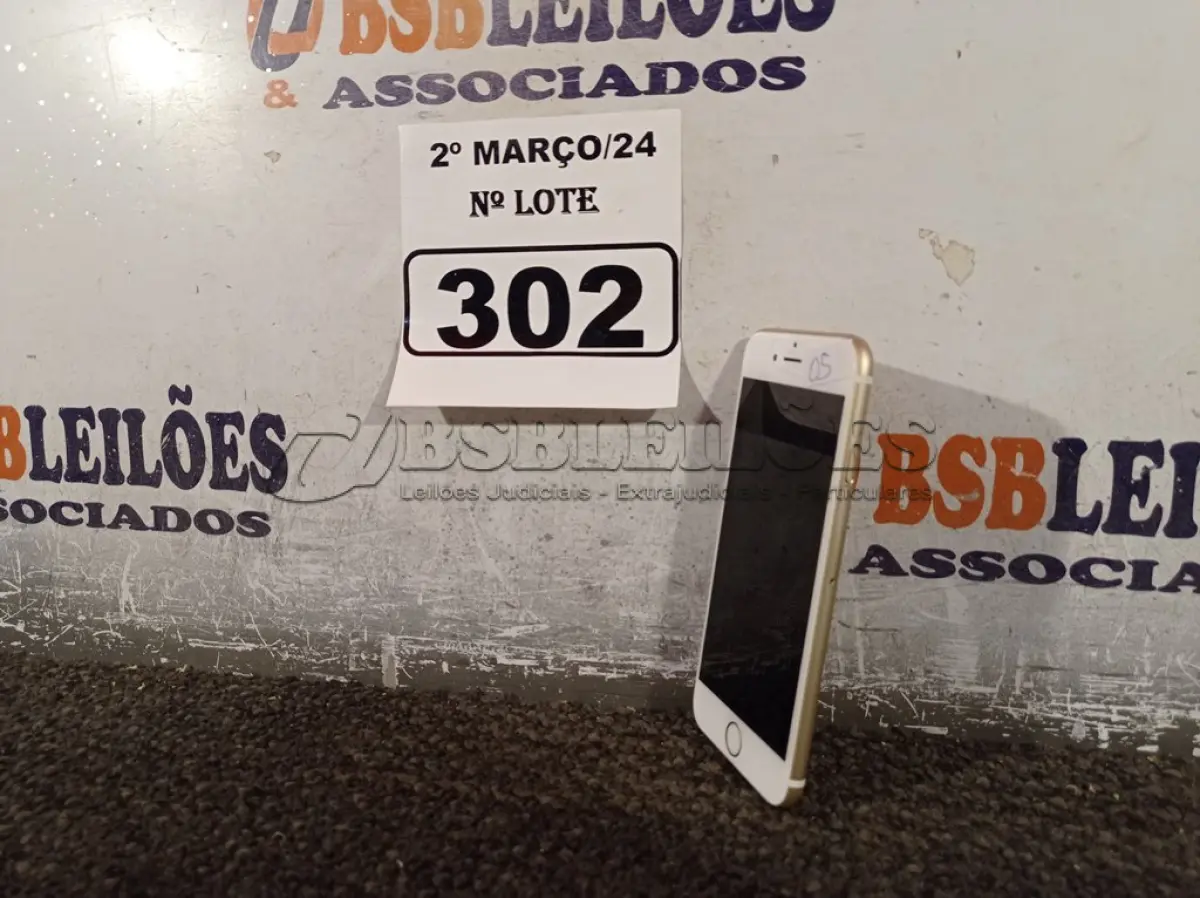 LOTE 302 - 01 CELULAR IPHONE PARA RETIRADA DE PEÇAS. (NO ESTADO) ATENÇÃO! FAZER A VISITAÇÃO ANTES DE ARREMATAR, NÃO SABEMOS SE FUNCIONA. LEILÃO NÃO TEM GARANTIA E NEM DEVOLUÇÃO, SUJEITO A POSSÍVEIS AVARIAS VISÍVEIS/OCULTAS E/OU AUSÊNCIA DE COMPONENTES.