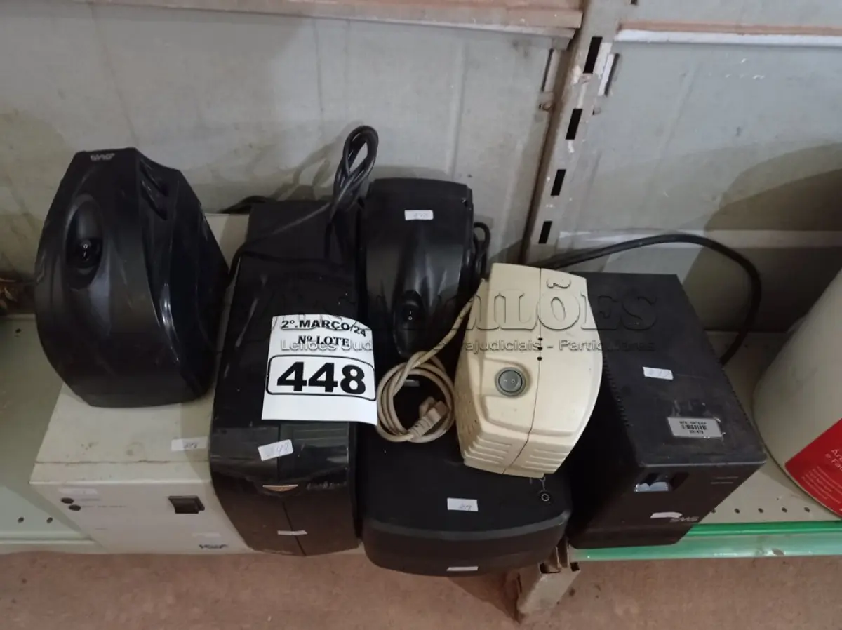 LOTE 448 - 02 NOBREAKS E 05 ESTABILIZADORES MARCAS E MODELOS DIVERSOS PARA RETIRADA DE PEÇAS. (NO ESTADO) ATENÇÃO! FAZER A VISITAÇÃO ANTES DE ARREMATAR, NÃO SABEMOS SE FUNCIONA. LEILÃO NÃO TEM GARANTIA E NEM DEVOLUÇÃO, SUJEITO A POSSÍVEIS AVARIAS VISÍVEIS/OCULTAS E/OU AUSÊNCIA DE COMPONENTES.