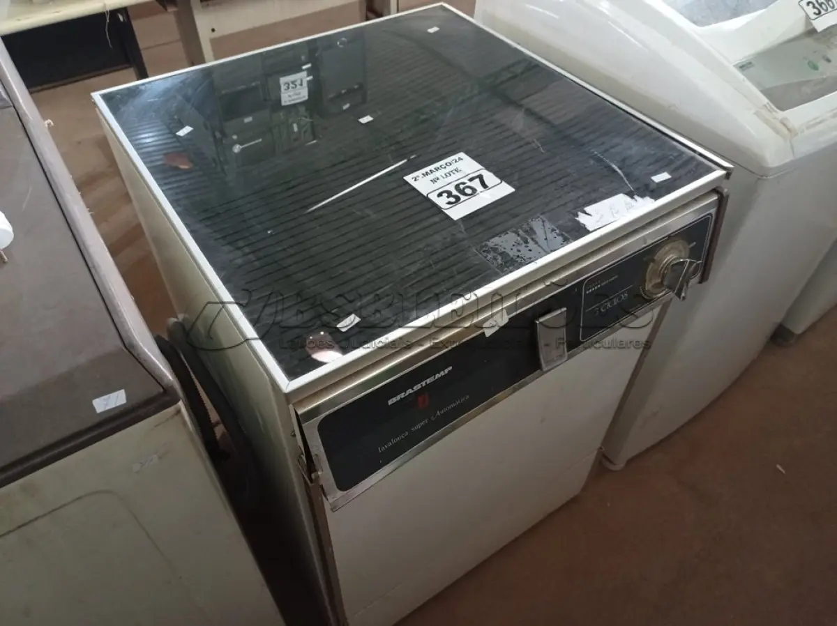 LOTE 367 - 01 LAVA-LOUÇAS MARCA BRASTEMP. (NO ESTADO) ATENÇÃO! FAZER A VISITAÇÃO ANTES DE ARREMATAR, NÃO SABEMOS SE FUNCIONA. LEILÃO NÃO TEM GARANTIA E NEM DEVOLUÇÃO, SUJEITO A POSSÍVEIS AVARIAS VISÍVEIS/OCULTAS E/OU AUSÊNCIA DE COMPONENTES.