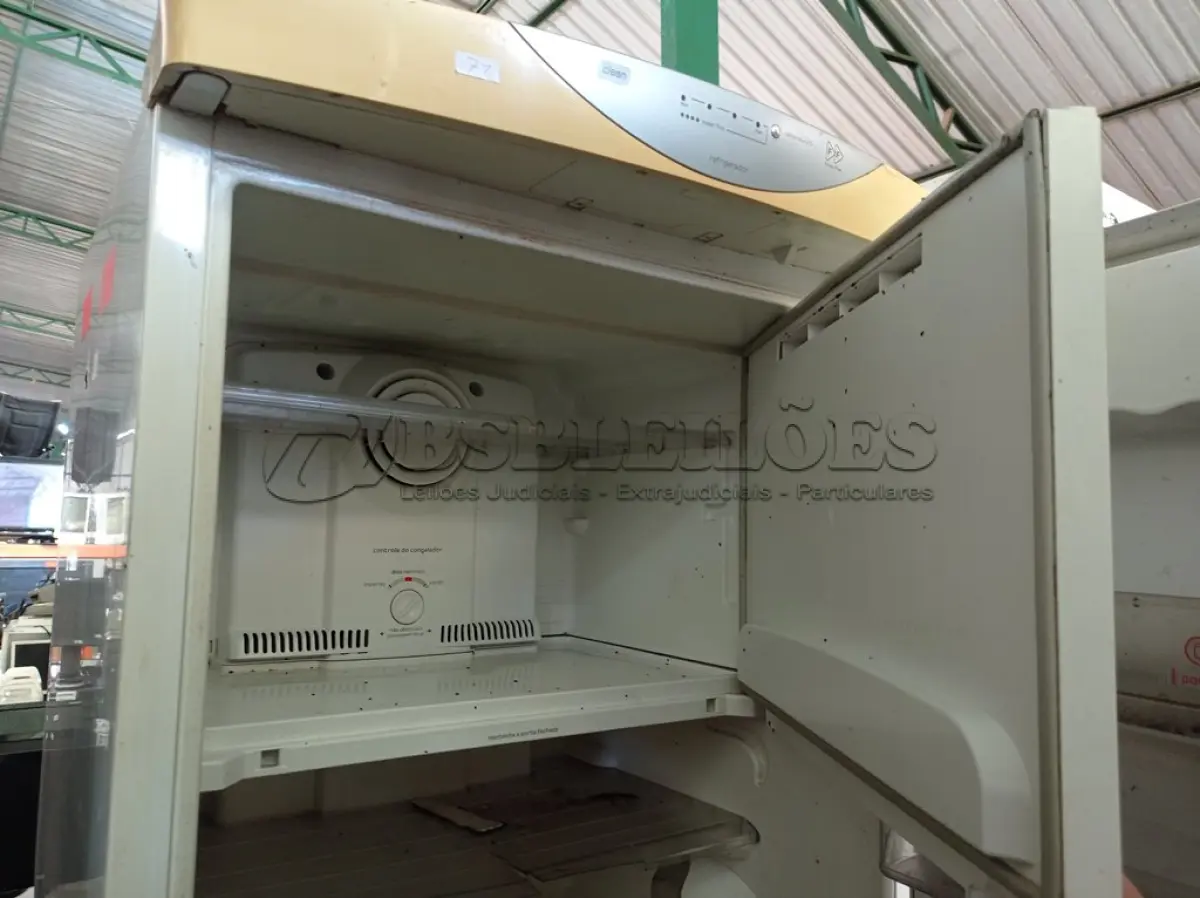 LOTE 351 - 01 GELADEIRA MARCA BRASTEMP 127V. (NO ESTADO) ATENÇÃO! FAZER A VISITAÇÃO ANTES DE ARREMATAR, NÃO SABEMOS SE FUNCIONA. LEILÃO NÃO TEM GARANTIA E NEM DEVOLUÇÃO, SUJEITO A POSSÍVEIS AVARIAS VISÍVEIS/OCULTAS E/OU AUSÊNCIA DE COMPONENTES.