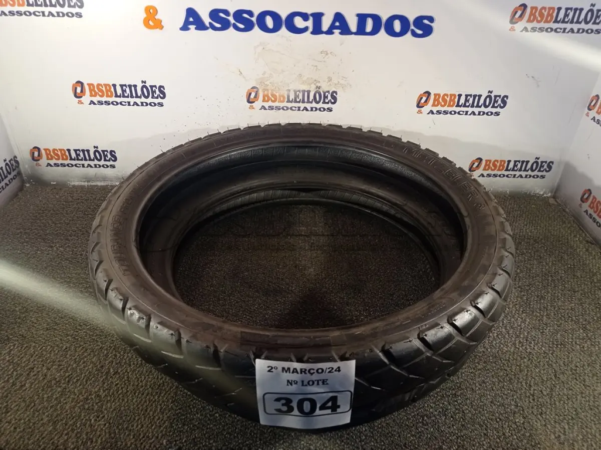LOTE 304 - 02 PNEUS DE MOTO. (NO ESTADO) ATENÇÃO! FAZER A VISITAÇÃO ANTES DE ARREMATAR, NÃO SABEMOS SE FUNCIONA. LEILÃO NÃO TEM GARANTIA E NEM DEVOLUÇÃO, SUJEITO A POSSÍVEIS AVARIAS VISÍVEIS/OCULTAS E/OU AUSÊNCIA DE COMPONENTES.