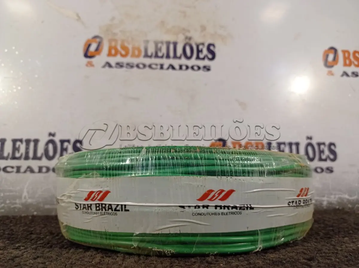 LOTE 200 - 01 ROLO DE CABO FLEXÍVEL 100M 1X2,5MM NA COR VERDE(NOVO). (NO ESTADO) ATENÇÃO! FAZER A VISITAÇÃO ANTES DE ARREMATAR, NÃO SABEMOS SE FUNCIONA. LEILÃO NÃO TEM GARANTIA E NEM DEVOLUÇÃO, SUJEITO A POSSÍVEIS AVARIAS VISÍVEIS/OCULTAS E/OU AUSÊNCIA DE COMPONENTES.