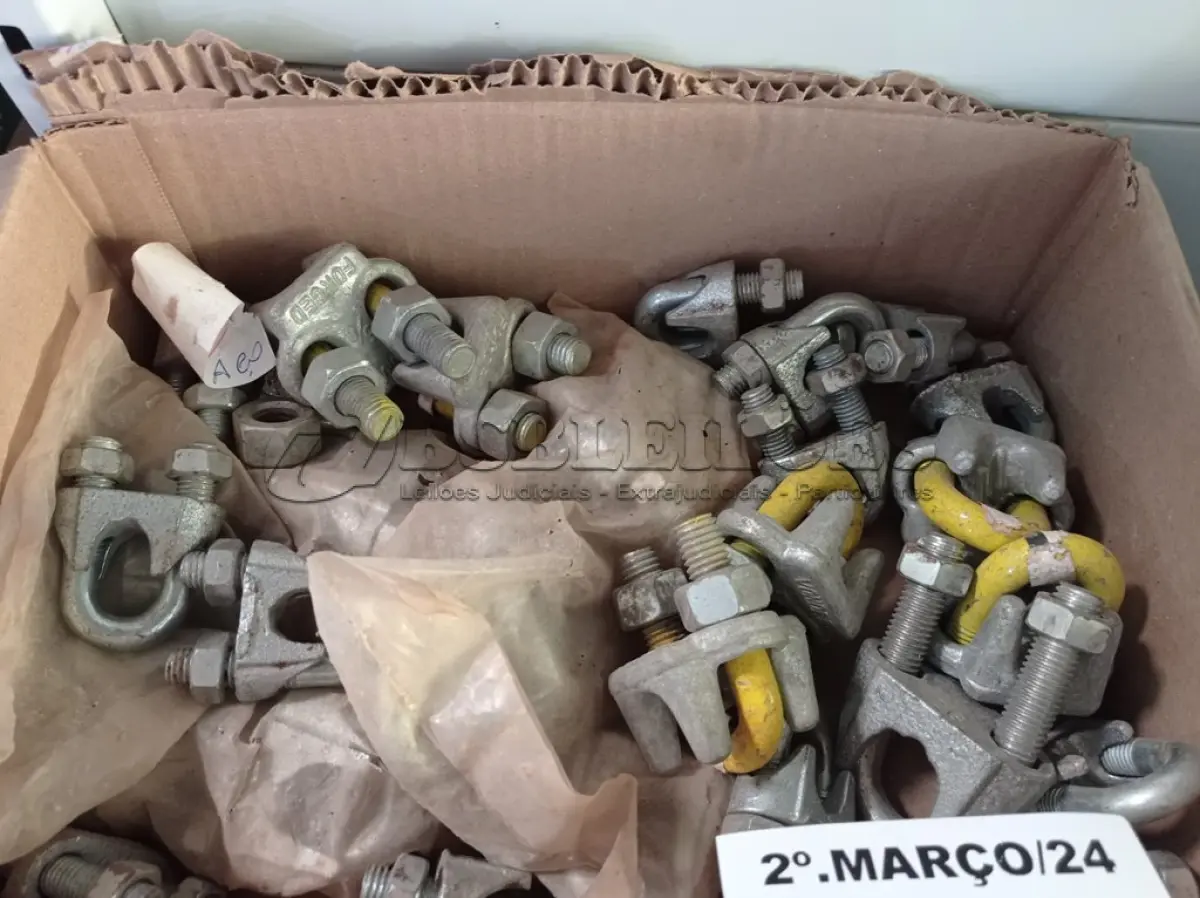 LOTE 343 - 01 LOTE COM VÁRIOS CLIPS PARA CABO DE AÇO. (NO ESTADO) ATENÇÃO! FAZER A VISITAÇÃO ANTES DE ARREMATAR, NÃO SABEMOS SE FUNCIONA. LEILÃO NÃO TEM GARANTIA E NEM DEVOLUÇÃO, SUJEITO A POSSÍVEIS AVARIAS VISÍVEIS/OCULTAS E/OU AUSÊNCIA DE COMPONENTES.