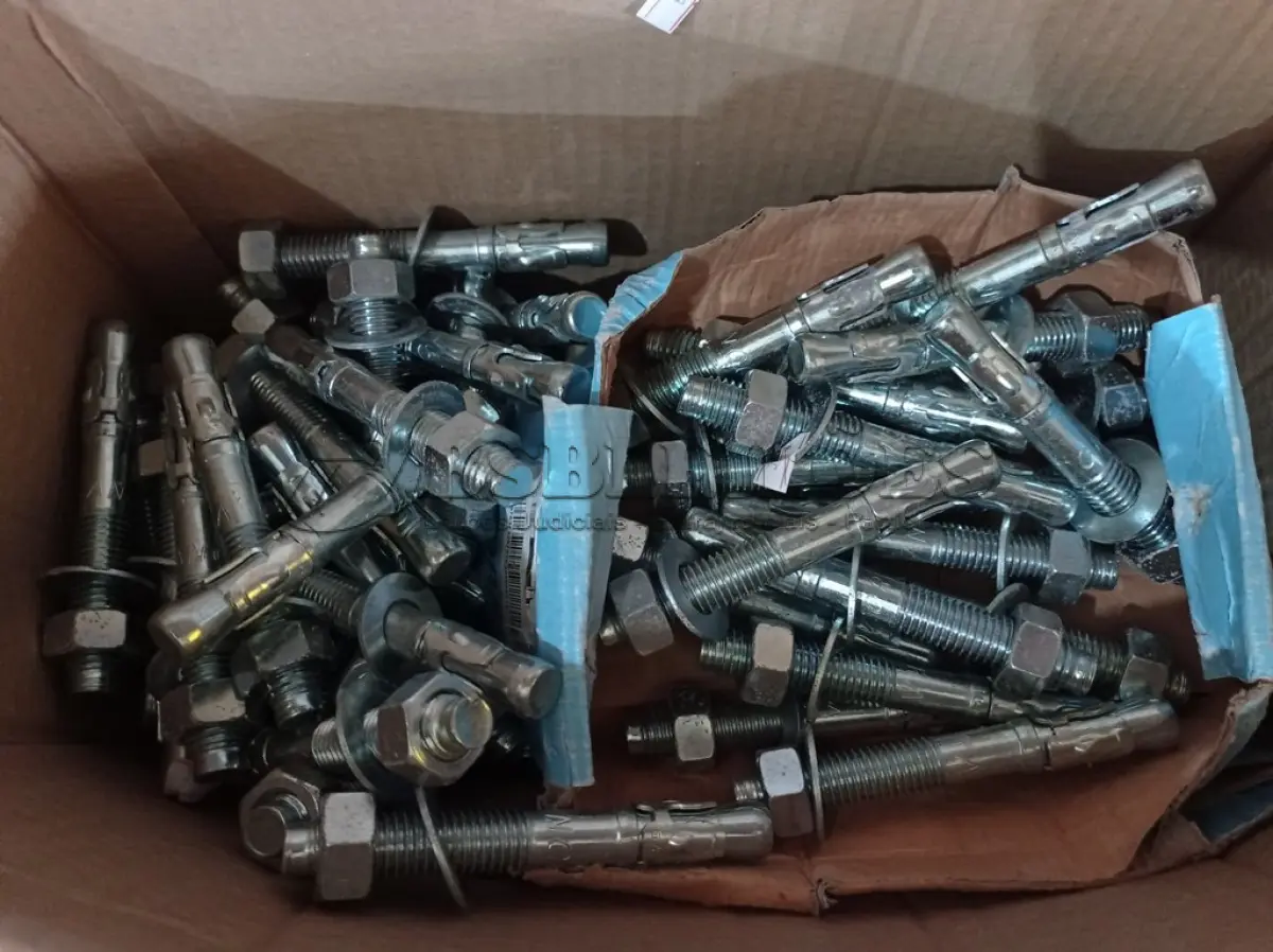 LOTE 431 - 01 LOTE COM VÁRIOS CHUMBADORES PARABOLT. (NO ESTADO) ATENÇÃO! FAZER A VISITAÇÃO ANTES DE ARREMATAR, NÃO SABEMOS SE FUNCIONA. LEILÃO NÃO TEM GARANTIA E NEM DEVOLUÇÃO, SUJEITO A POSSÍVEIS AVARIAS VISÍVEIS/OCULTAS E/OU AUSÊNCIA DE COMPONENTES.