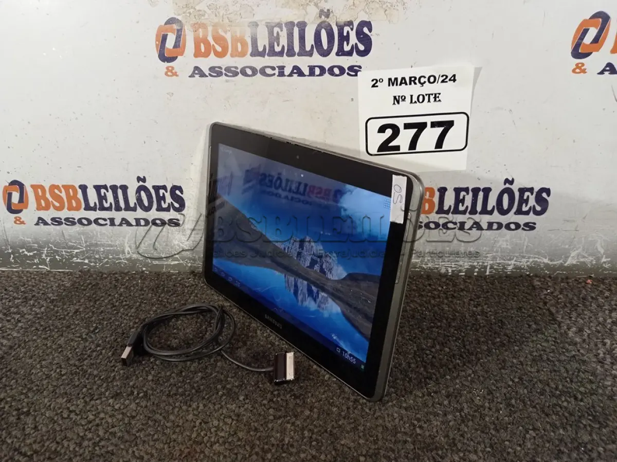 LOTE 277 - 01 TABLET SAMSUNG TAB2 TELA 10.1” COM CABO. (NO ESTADO) ATENÇÃO! FAZER A VISITAÇÃO ANTES DE ARREMATAR, NÃO SABEMOS SE FUNCIONA. LEILÃO NÃO TEM GARANTIA E NEM DEVOLUÇÃO, SUJEITO A POSSÍVEIS AVARIAS VISÍVEIS/OCULTAS E/OU AUSÊNCIA DE COMPONENTES.