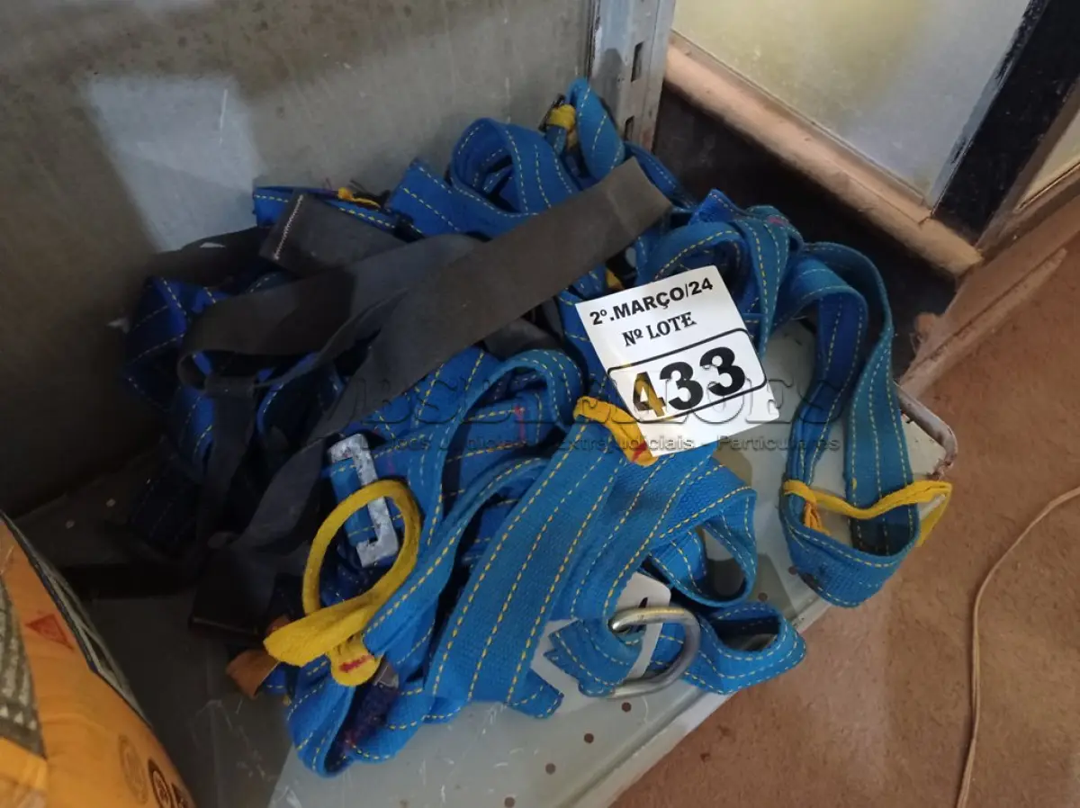 LOTE 433 - 05 CINTOS DE SEGURANÇA NO TRABALHO. (NO ESTADO) ATENÇÃO! FAZER A VISITAÇÃO ANTES DE ARREMATAR, NÃO SABEMOS SE FUNCIONA. LEILÃO NÃO TEM GARANTIA E NEM DEVOLUÇÃO, SUJEITO A POSSÍVEIS AVARIAS VISÍVEIS/OCULTAS E/OU AUSÊNCIA DE COMPONENTES.