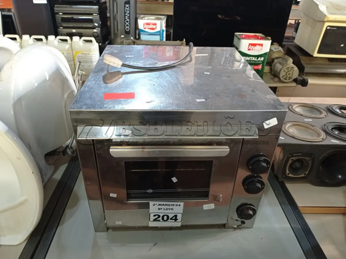LOTE 204 - 01 FORNO ELÉTRICO MARCA LAYR. (NO ESTADO) ATENÇÃO! FAZER A VISITAÇÃO ANTES DE ARREMATAR, NÃO SABEMOS SE FUNCIONA. LEILÃO NÃO TEM GARANTIA E NEM DEVOLUÇÃO, SUJEITO A POSSÍVEIS AVARIAS VISÍVEIS/OCULTAS E/OU AUSÊNCIA DE COMPONENTES.