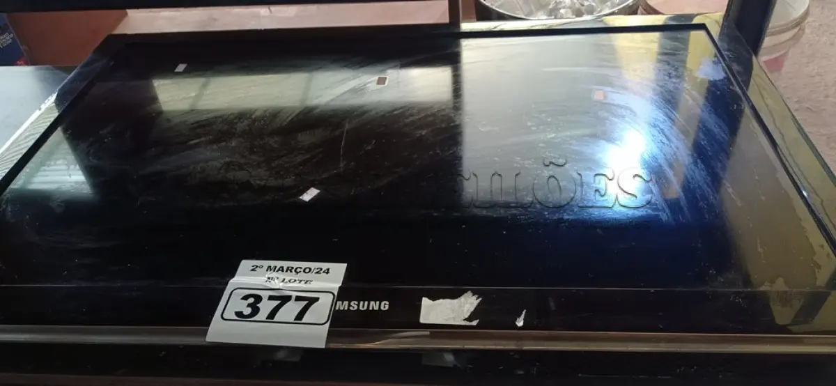 LOTE 377 - 01 TV SAMSUNG 40” POL PARA RETIRADA DE PEÇAS. (NO ESTADO) ATENÇÃO! FAZER A VISITAÇÃO ANTES DE ARREMATAR, NÃO SABEMOS SE FUNCIONA. LEILÃO NÃO TEM GARANTIA E NEM DEVOLUÇÃO, SUJEITO A POSSÍVEIS AVARIAS VISÍVEIS/OCULTAS E/OU AUSÊNCIA DE COMPONENTES.